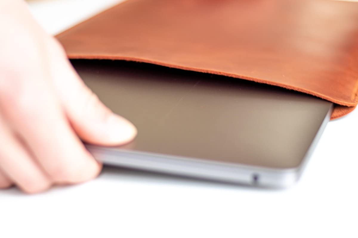 Aartedesign Genuine Vintage Leather Sleeve case for 13-inch MacBook Air/Pro 2018-2025 M1 M2 M3 A2337 A2179 A1932 / 13 MacBook Pro M1 M2 M3 /A2338 A2251 A2289 (2018-2025) (Vertical, Cognaq)