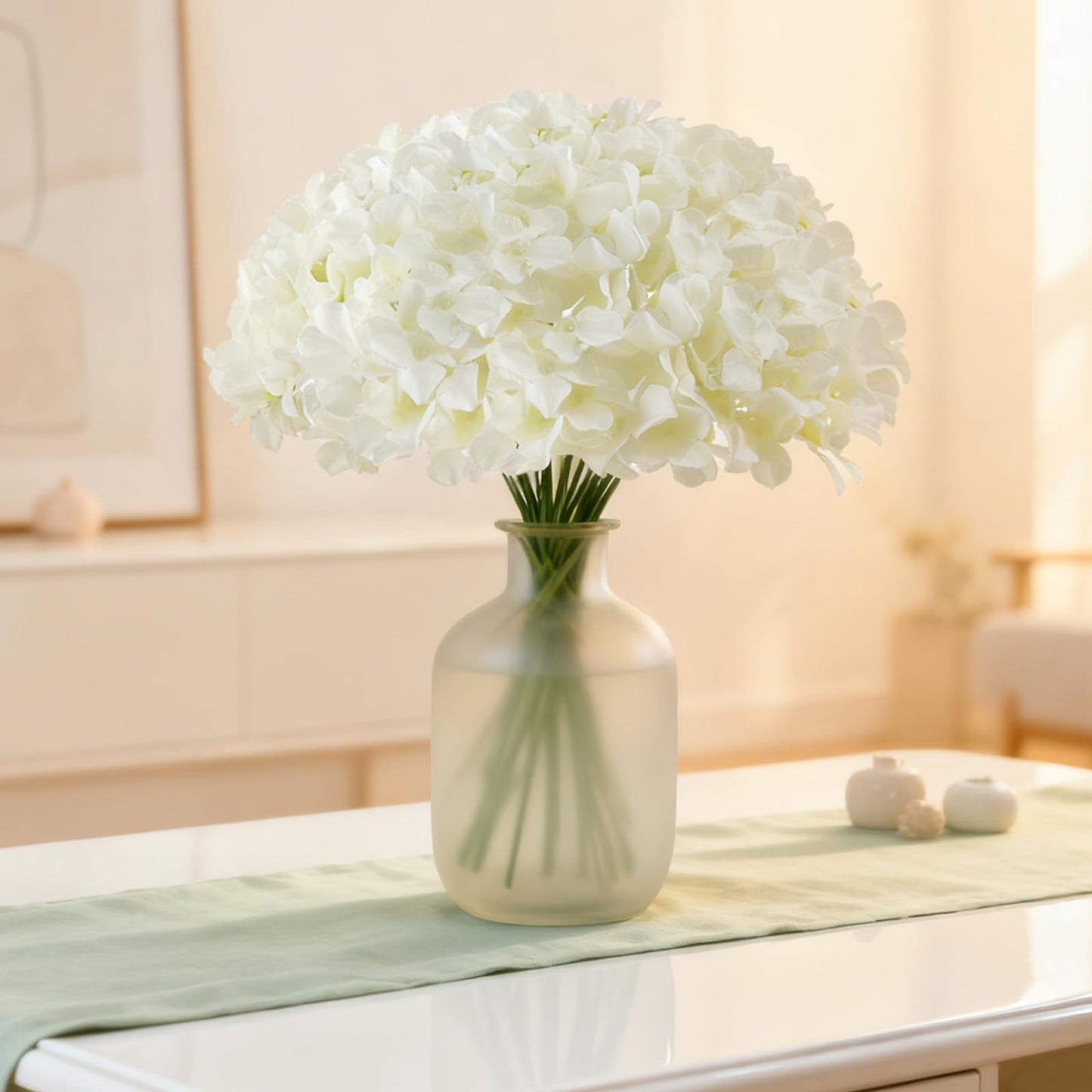 Cherica 65Pcs White Hydrangea Artificial Flowers Bulk,Realistic Silk Fake Flowers with Stems,Faux Hydrangea Flowers for Wedding Home Decor Centerpieces Living Room Garden Party Baby Shower Decoration