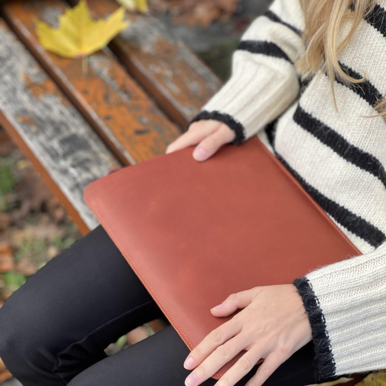 Aartedesign Genuine Vintage Leather Sleeve case for 13-inch MacBook Air/Pro 2018-2025 M1 M2 M3 A2337 A2179 A1932 / 13 MacBook Pro M1 M2 M3 /A2338 A2251 A2289 (2018-2025) (Vertical, Cognaq)