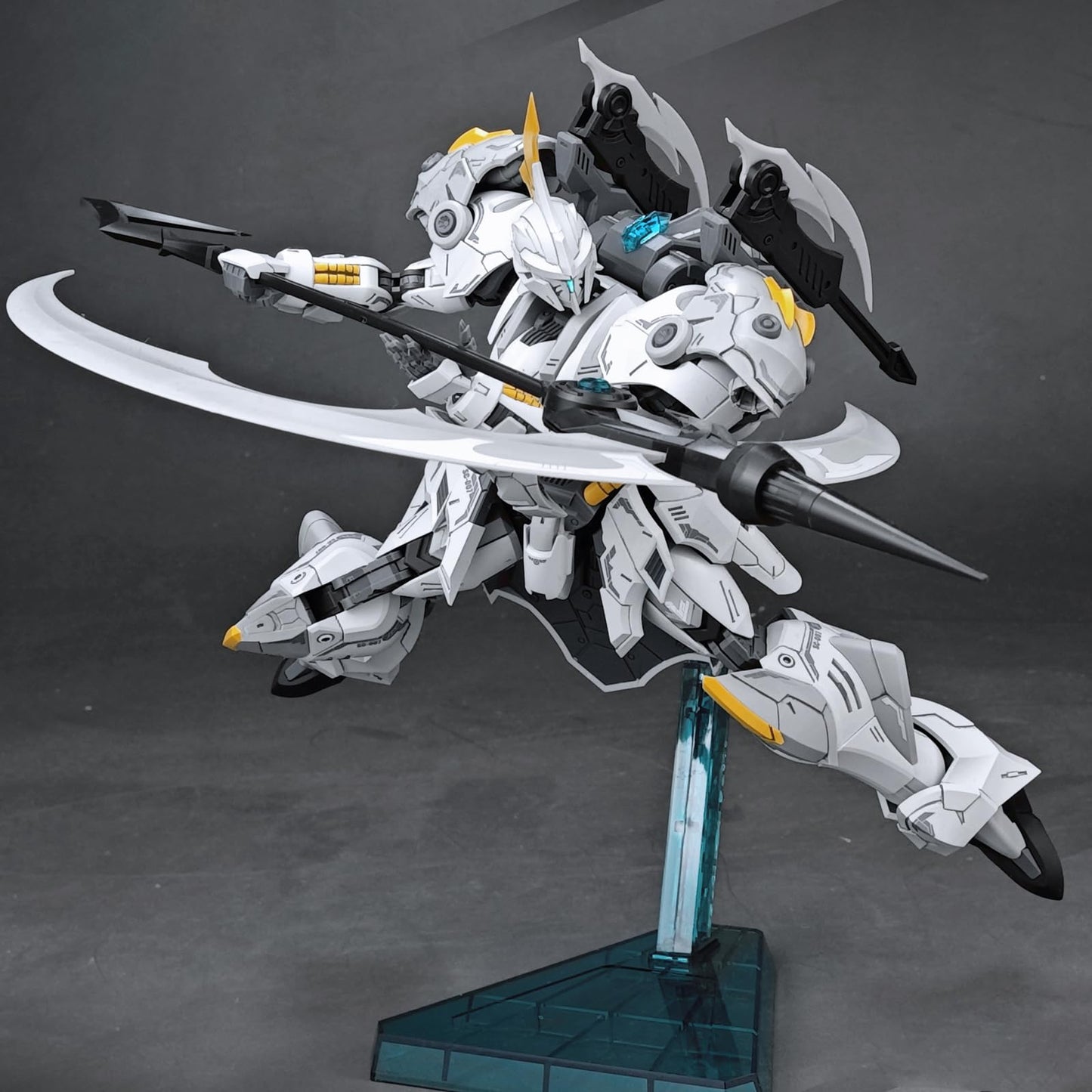 Pipigirl 1:144 Plastic Action Figures Kits, Iron Sickle Kay, 6.3 in Mecha Model, Easy to Assemble