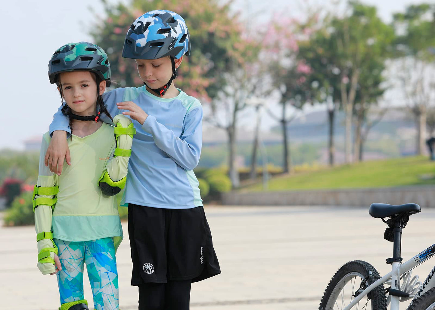 Bilaki Kids Bike Helmet, Youth Toddler Boys Girls Helmets, 2 Size Adjustable for Ages 2-3-5-8-14 Years, Child Helmet with Visor and LED Light, Lightweight Multi-Sport Bicycle Scooter Cycling Helmets