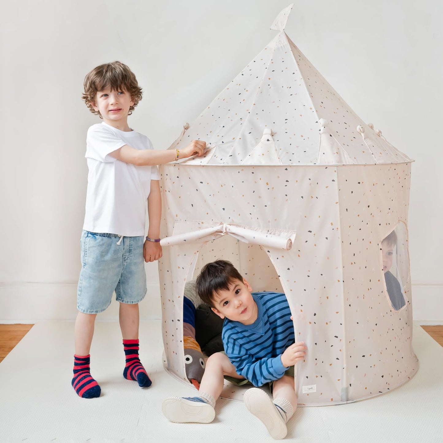 3 Sprouts Kids Play Tent - Sustainable Recycled Fabric β Fun Spacious Childs Playhouse for Indoor Games for Boys & Girls - Durable Fort Pop Up House for Toddlers & Children Age 3-10 - Terrazzo Beige