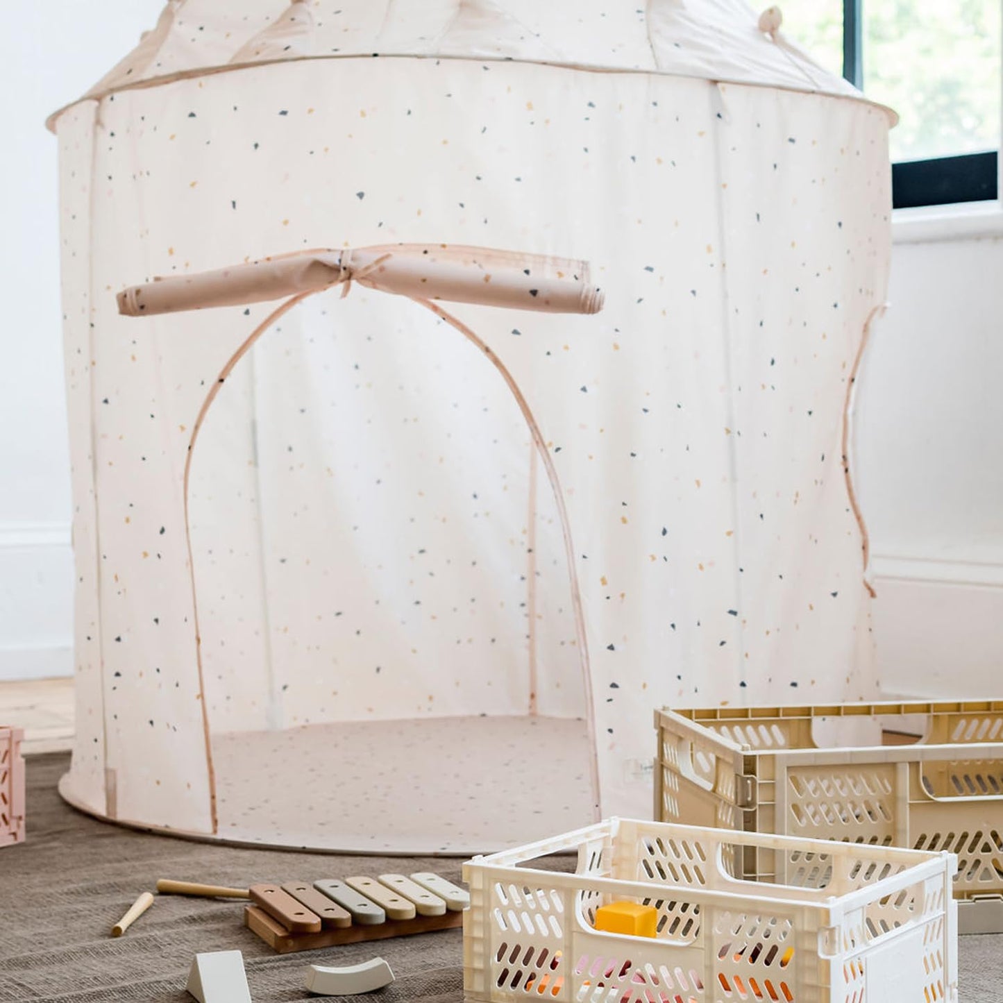 3 Sprouts Kids Play Tent - Sustainable Recycled Fabric β Fun Spacious Childs Playhouse for Indoor Games for Boys & Girls - Durable Fort Pop Up House for Toddlers & Children Age 3-10 - Terrazzo Beige