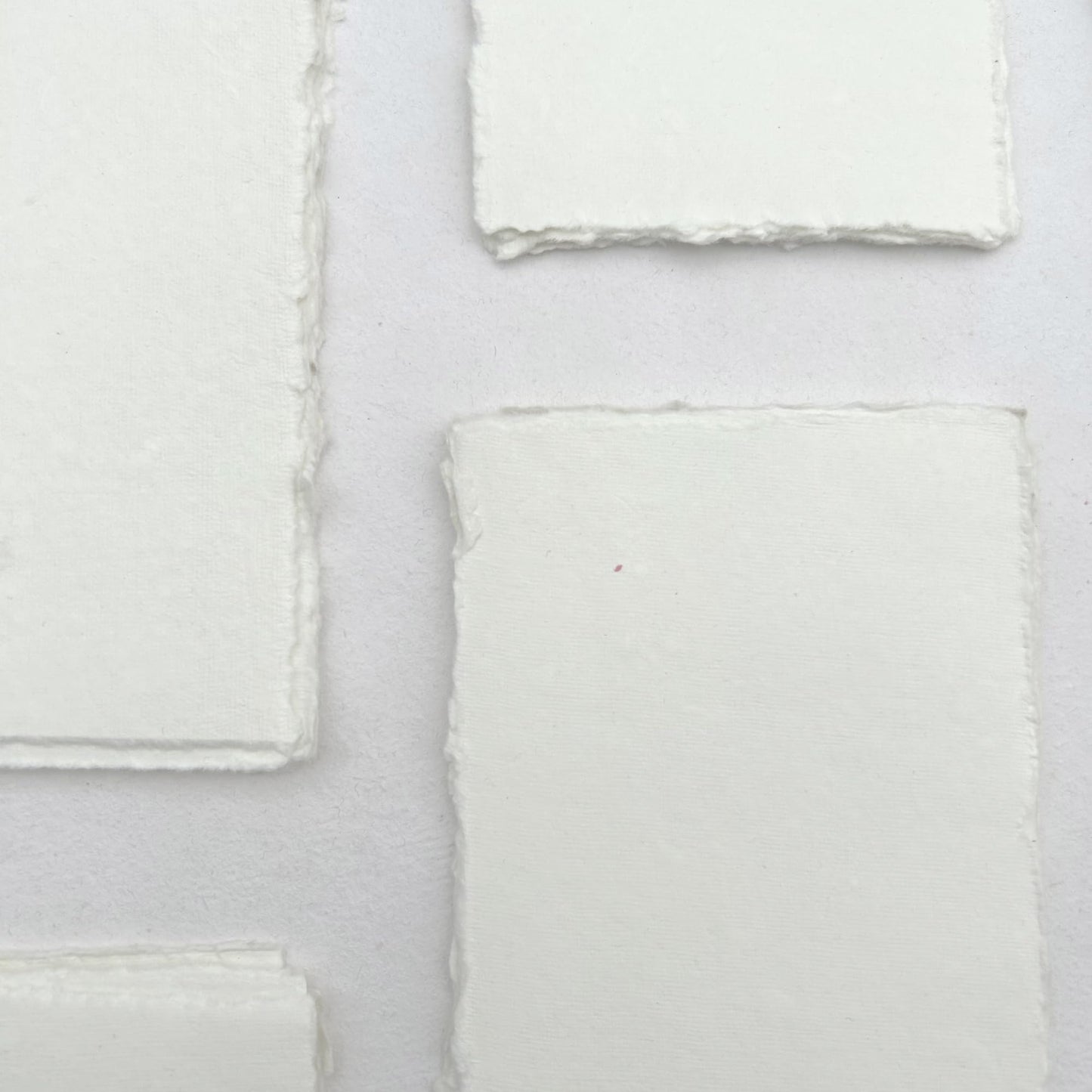 E-Tailor Handmade Paper Mixed Media Deckle Edge Blank Loose Leaf for Watercolor, Writers, Invitations, Crafts Package of 50-Thick 150 GSM-Ivory White (4x9)