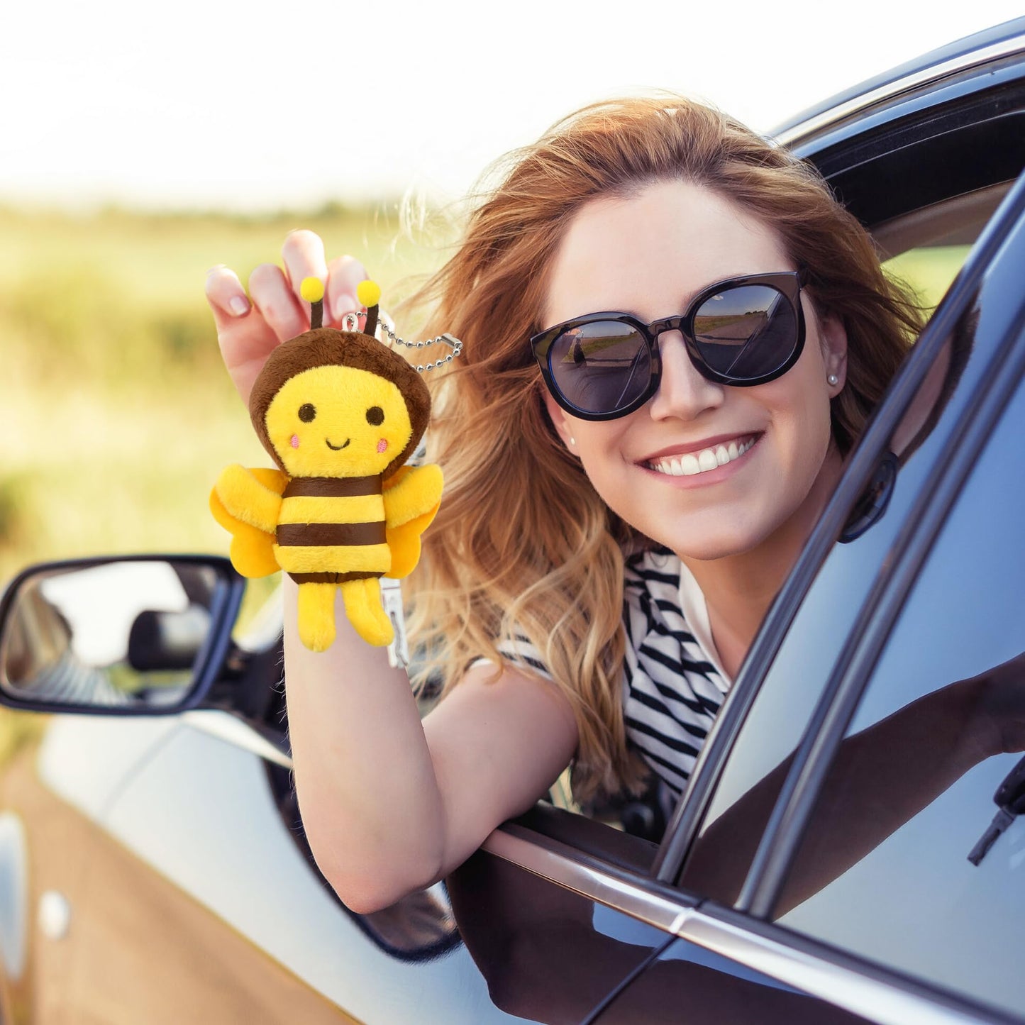 Puteraya 26 Pack 5 Inch Cute Bee Stuffed Animal Toys Soft Plush Bee Lifelike Plush Honeybee Keychain for Room Decoration Holiday Birthday Baby Shower Animal Theme Party Favors