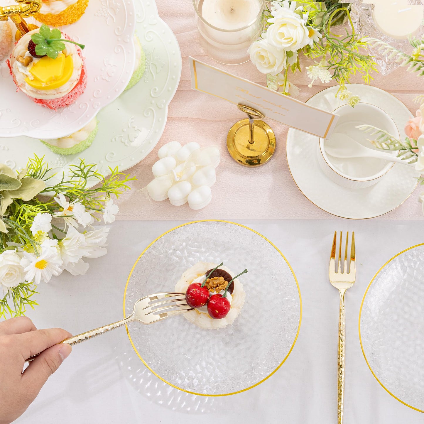 Rubtlamp 200 Pcs Clear Gold Dessert Plates 7" with Forks 7.6",Clear Plastic Hammered Platos, Dessert Plates Disposable, Heavy Duty Party Platos Include 100platos and 100forks for Party&Birthday