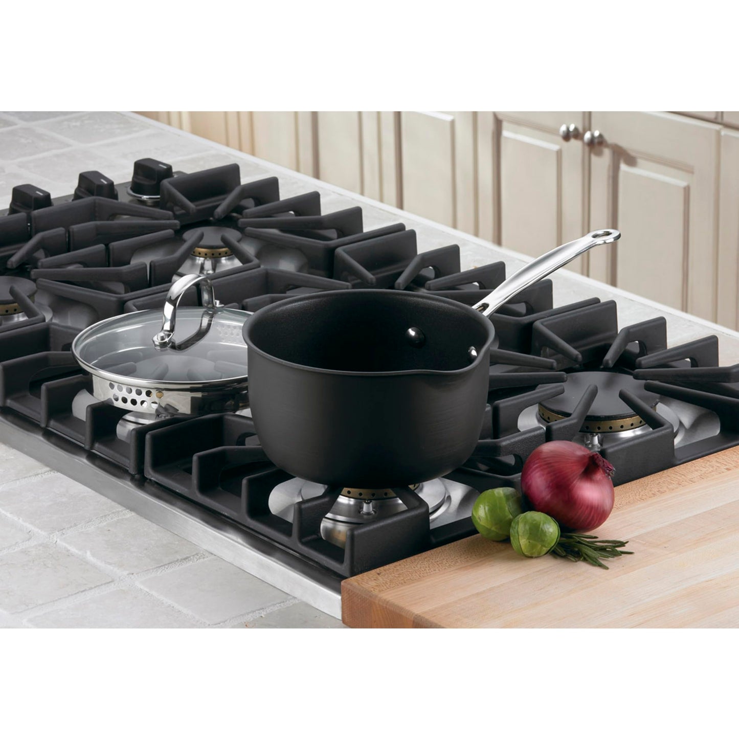 Cuisinart Chef's Classic Nonstick Hard-Anodized 2-Quart Cook and Pour Saucepan