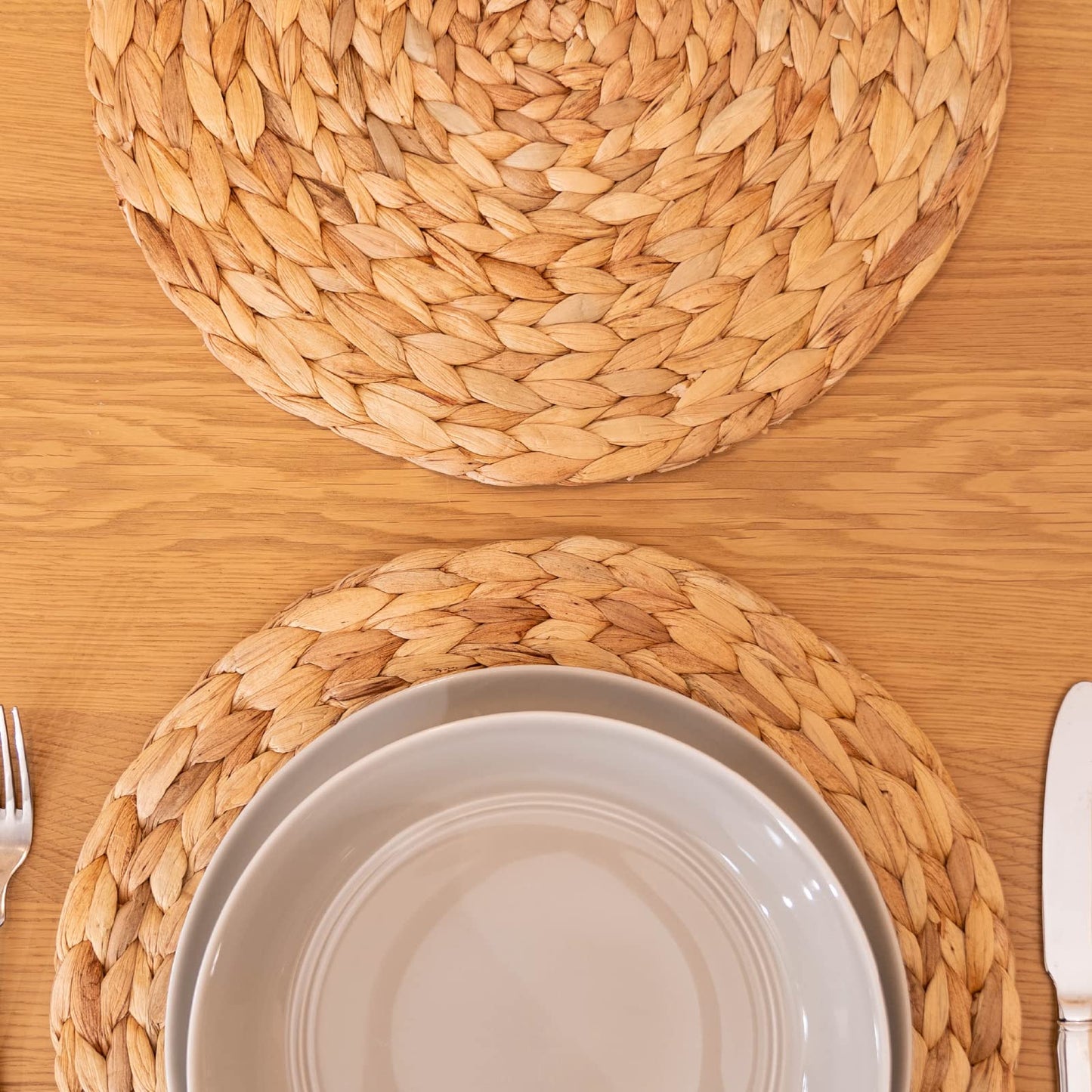 6 Pack, Round Woven Placemats, Natural Water Hyacinth Wicker Place mats, Braided Straw Table Mats for Dining Table, Fall, Halloween, Thanksgiving, Chrismats (13.8 inch)