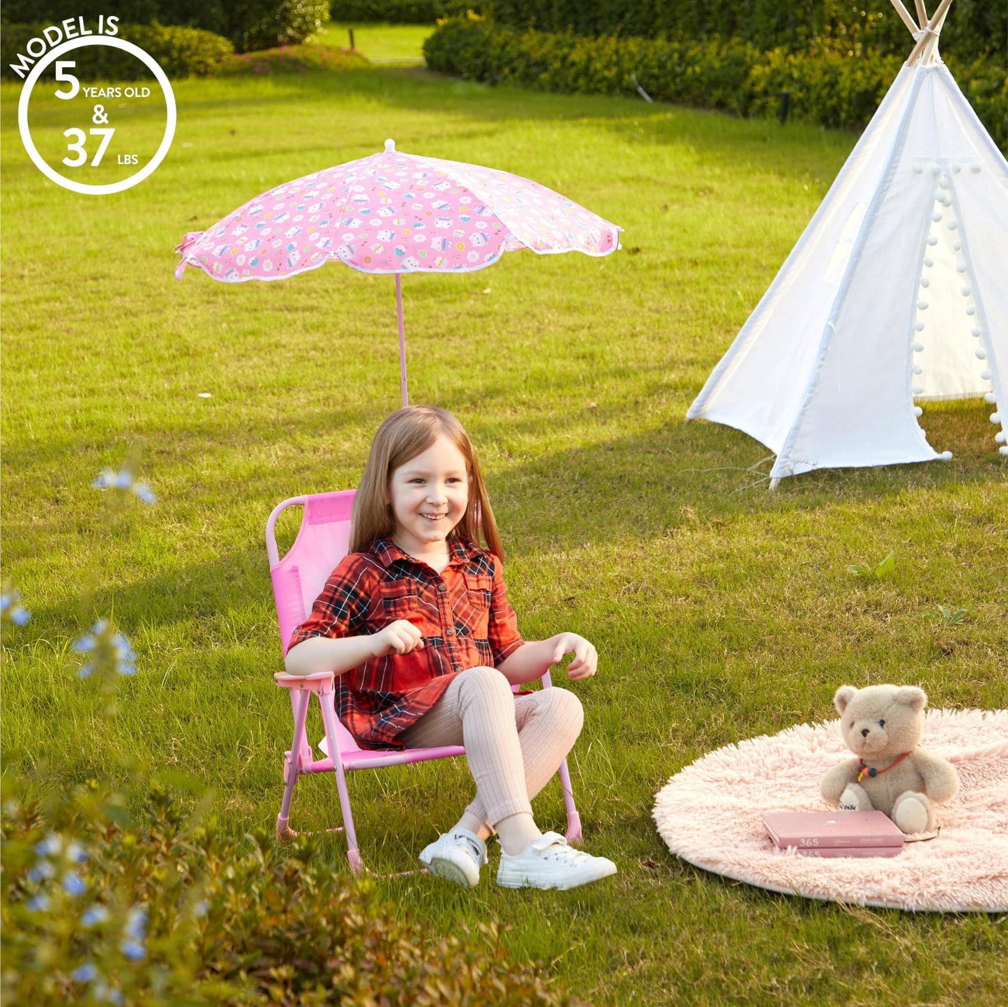 Idea Nuova Gabby’s Dollhouse Kids Folding Beach Chair with Umbrella, Outdoor Chair for Girls Ages 3+,Portable, Lightweight, UV Protection - Patio, Pool, Beach Travel Accessory