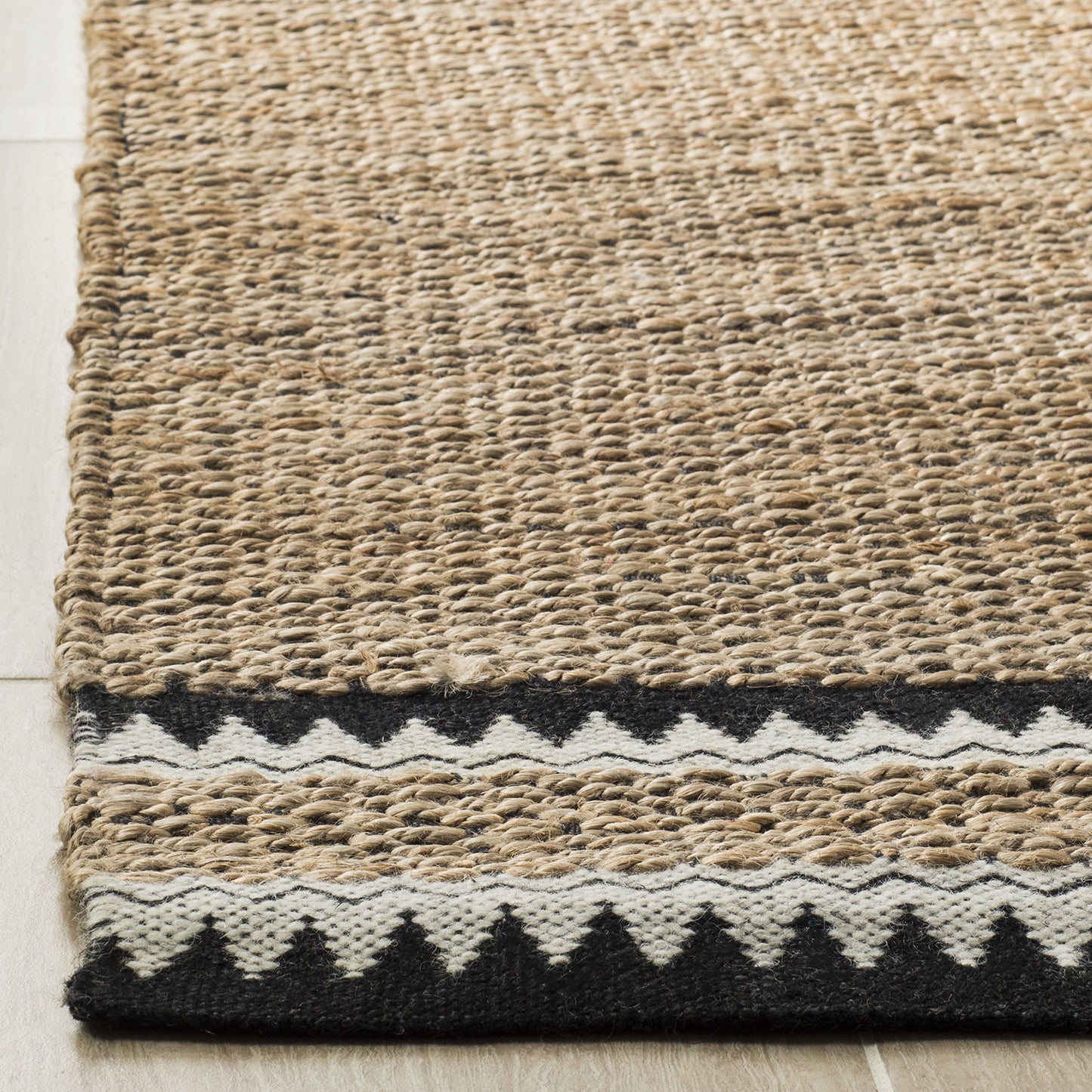 SAFAVIEH Natural Fiber Collection Runner Rug - 2'3" x 6', Natural & Black, Handmade Farmhouse Boho Coastal Rustic Jute, Ideal for High Traffic Areas in Living Room, Bedroom (NF874B)