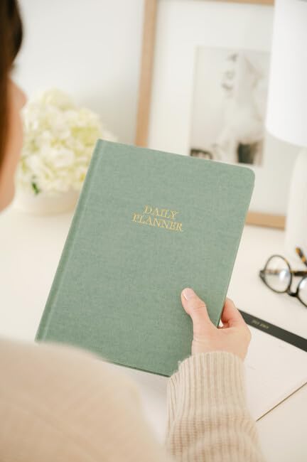 Sugar Paper Undated Daily Planner, Fabric Cover, 7 x 9 Inches, Hardcover Weekly Planner (Sage)