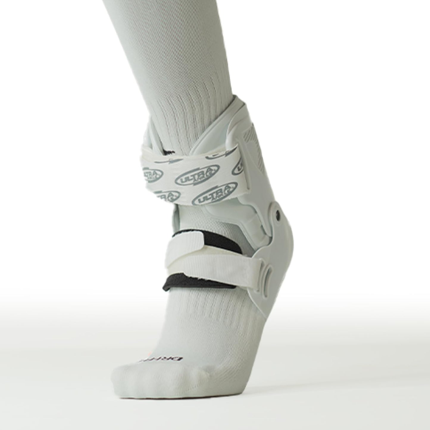 Ultra Zoom - Ankle Braces for Men and Women - Ankle Support for Injury Prevention and Recovery - Ankle Stabilizer with Custom Form Fit and 100% Mobility - Ankle Protector for Athletes of All Sports