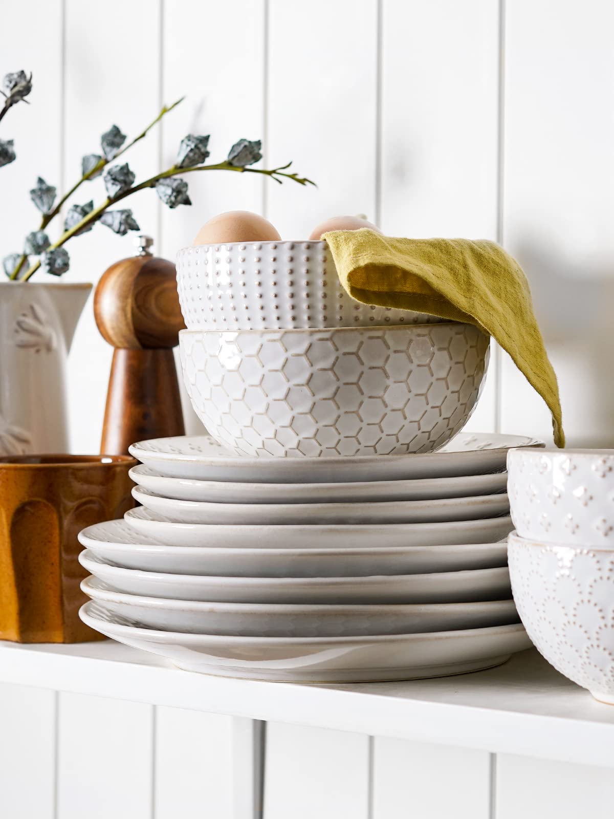 LE TAUCI Dinnerware Sets 16 PCS, Ceramic Plates and Bowls Set, Suit For House Warming Wedding, Serve for 4 (10" Dinner Plates + 8" Salad Dish + 22 oz Cereal Bowl+32 oz Pasta Bowls) x 4, Arctic White