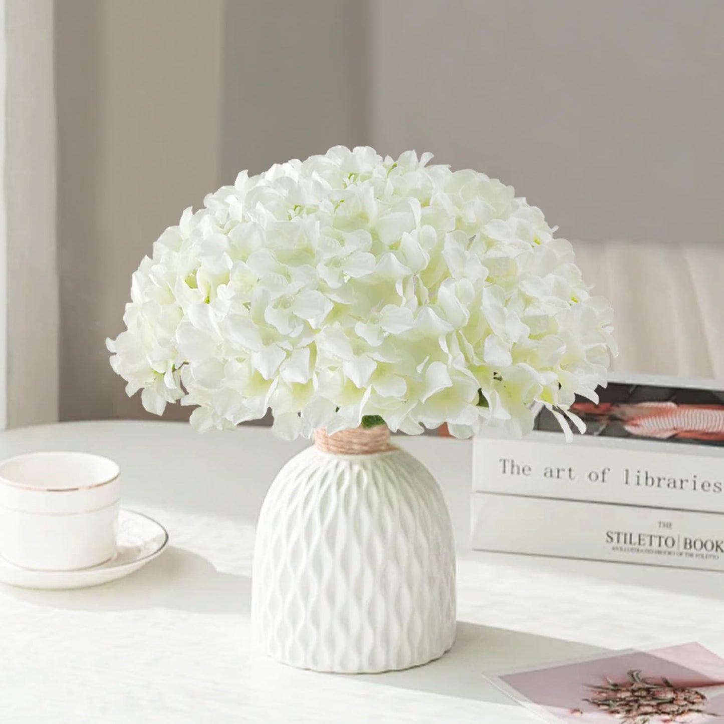 Cherica 65Pcs White Hydrangea Artificial Flowers Bulk，Realistic Silk Fake Flowers with Stems，Faux Hydrangea Flowers for Wedding Home Decor Centerpieces Living Room Garden Party Baby Shower Decoration