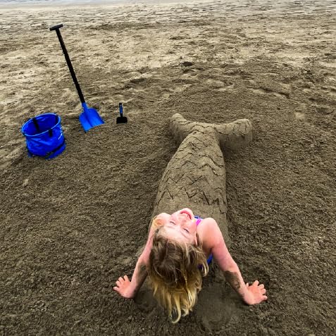 PUFFERFISH Sand Castle KIT - PRO-Quality Tools for Building Amazing Sand Castles, Including Bucket, Big Beach Shovel, and Super Scoop Made from Recycled Fishing nets