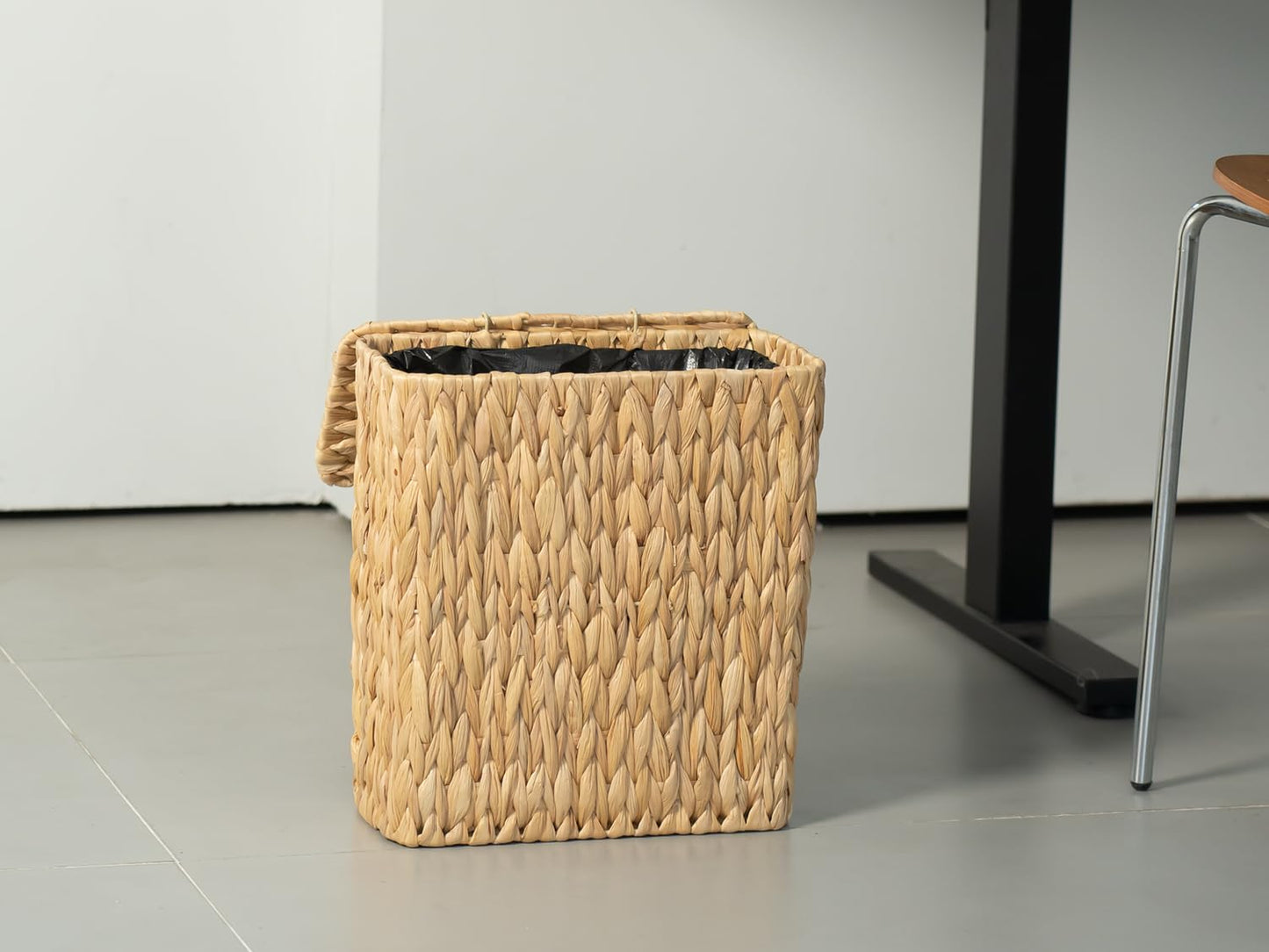 Coeusy 3 Gallon Wicker Trash Can,Small Bathroom Trash Can with Lid,Natural Water Hyacinth Wicker Waste Basket for Bedroom,Toilet,Narrow Garbage Can with Removable Liner