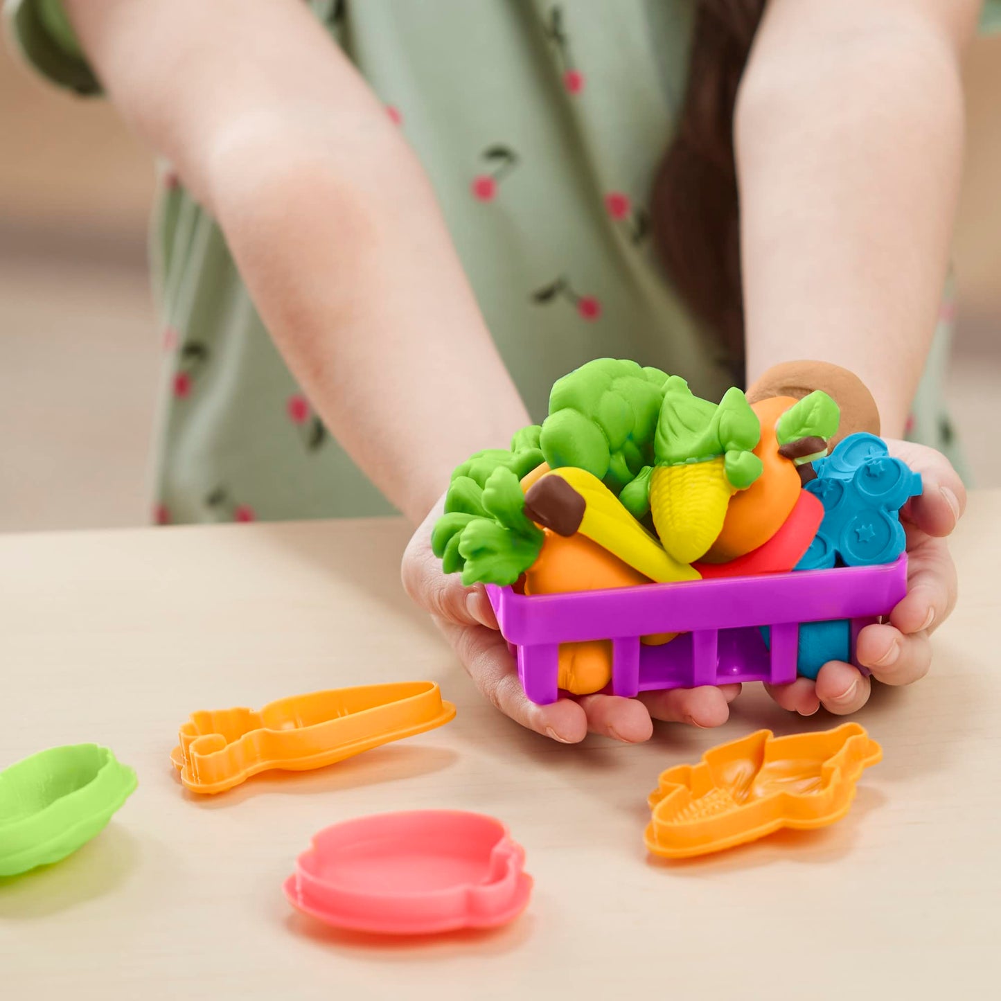 Play-Doh Farmer's Market Toy Kitchen Playset with 28 Play Food Accessories & 11 Colors Including Specialty Smoothie Can (Amazon Exclusive)