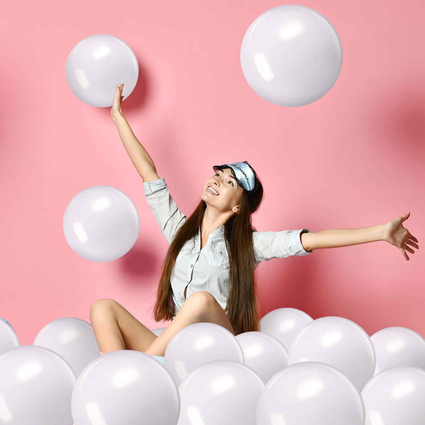 Sinmoe 12 Pieces Inflatable White Beach Ball Bulk Summer Solid Swimming Pool Floating Blow up Ball DIY Paint Craft for Boys Girls Hawaii Luau Birthday Beach Graduation Party(12 Inch,White)