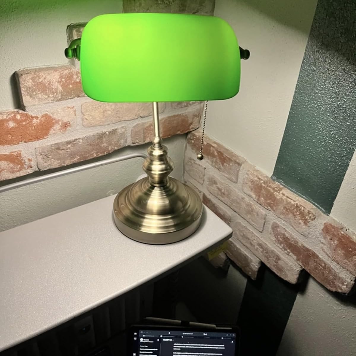 JCPYIUL Green Glass Bankers Desk Lamp,Antique Desk Lamps with Brass Base, Traditional Library Lamp with Pull Chain, E26 Base, Vintage Desk Lamp for Office, Study Room