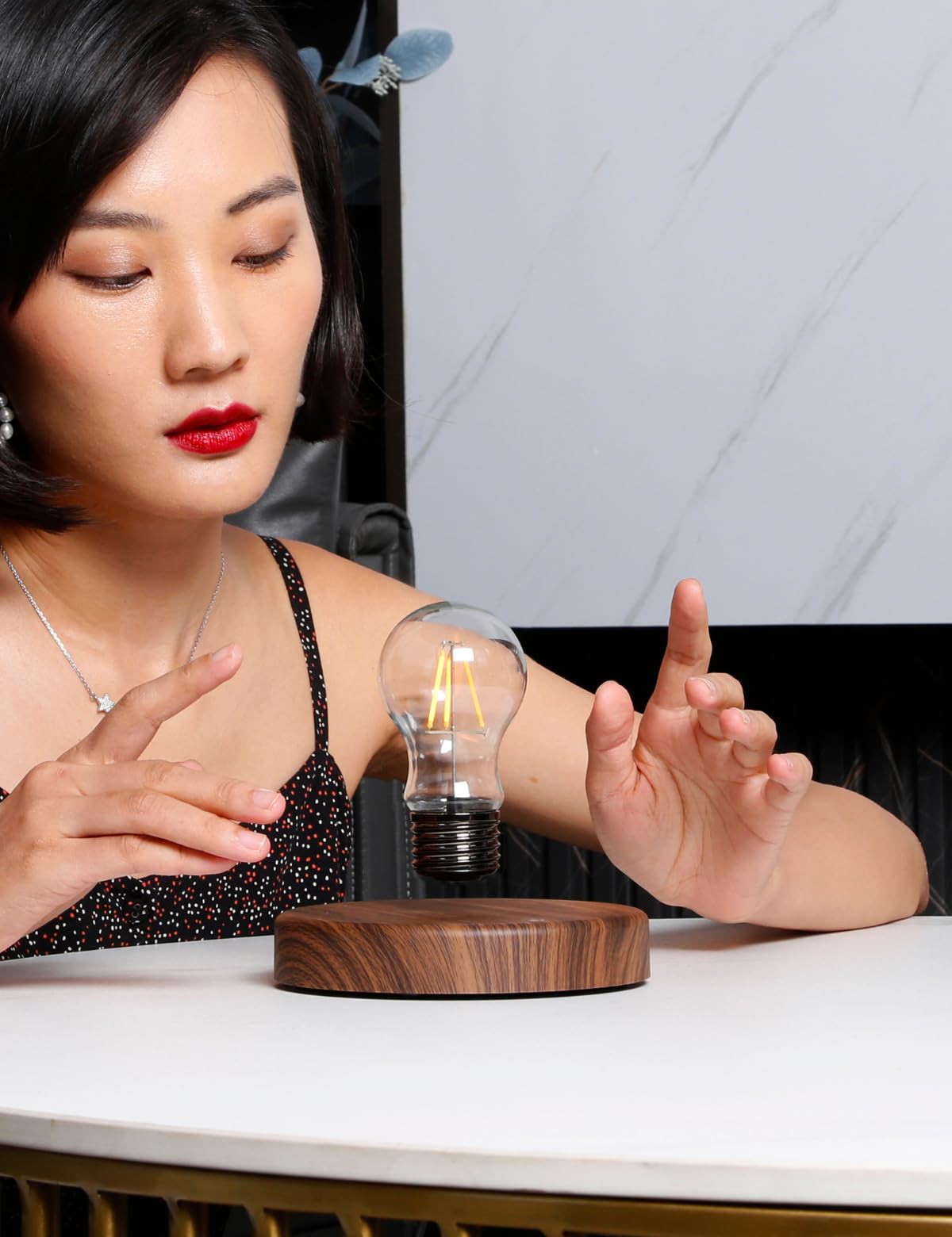 MOOCCI Levitating Bulb Lamp Magnetic Floating Lamp Light Desk Lamp Night Light Table LED for Unique Gifts, Room Decor, Night Light, Home Office Decor Desk Tech Toys (Round-Classic Bulb)