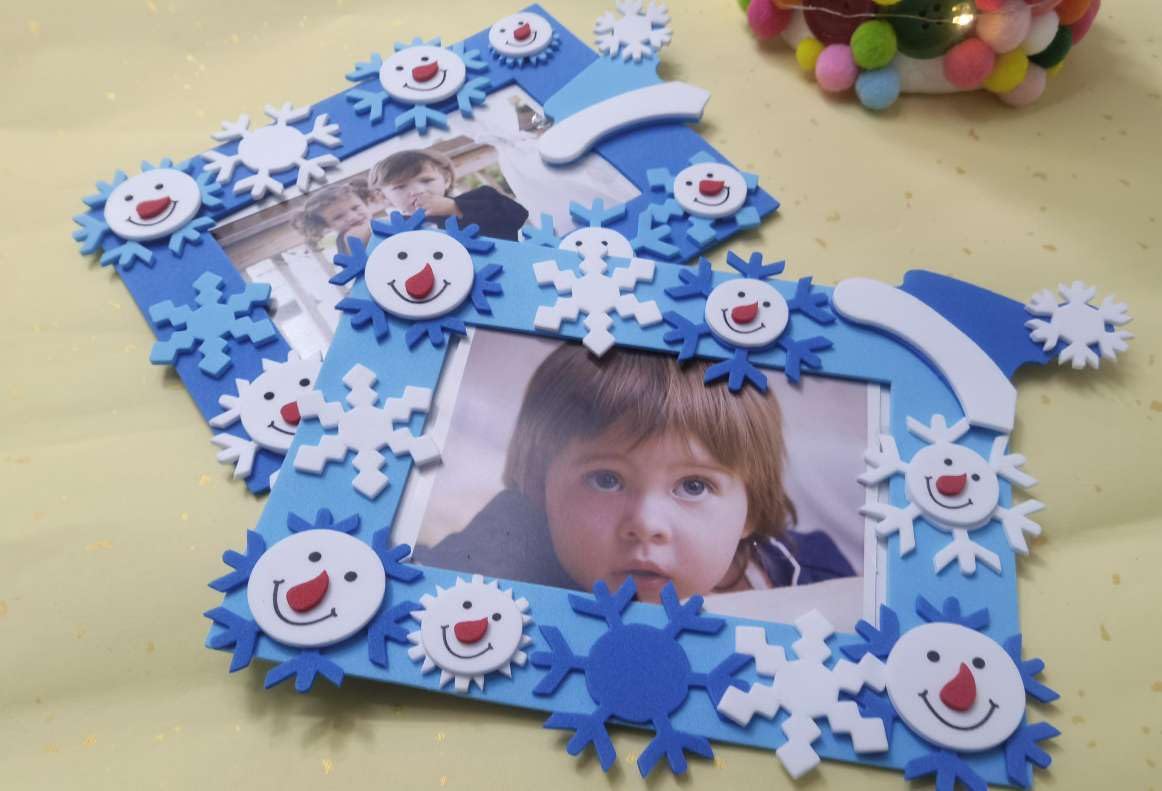 4E's Novelty Foam Snowflake Picture Frame Craft (12 Pack) Bulk Christmas Winter Crafts for Kids Toddlers 3-12, Individually Wrapped Arts & Crafts for Classroom