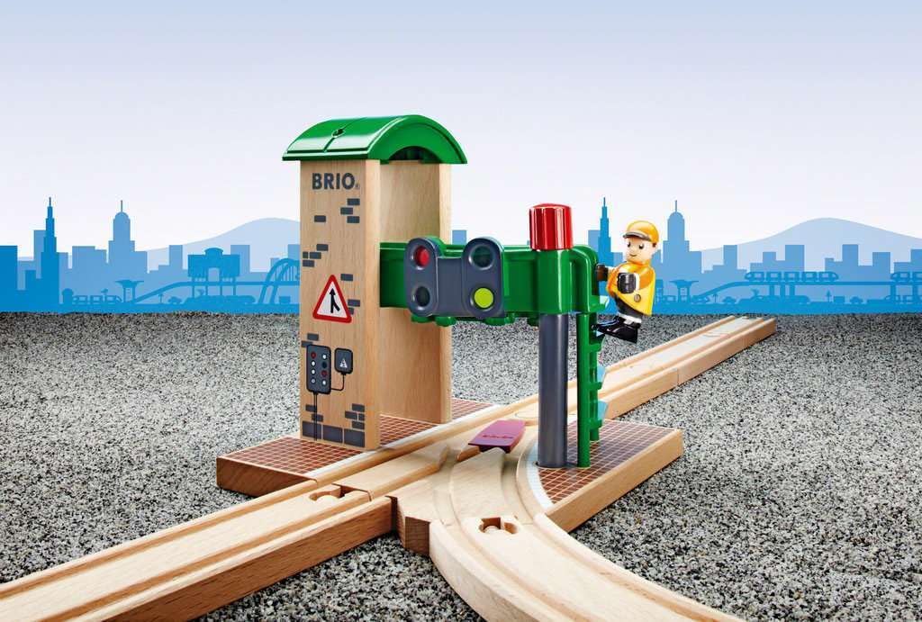 BRIO World - 33674 - Signal Station | 2 Piece Wooden Toy Train Accessory for Kids Age 3 and Up