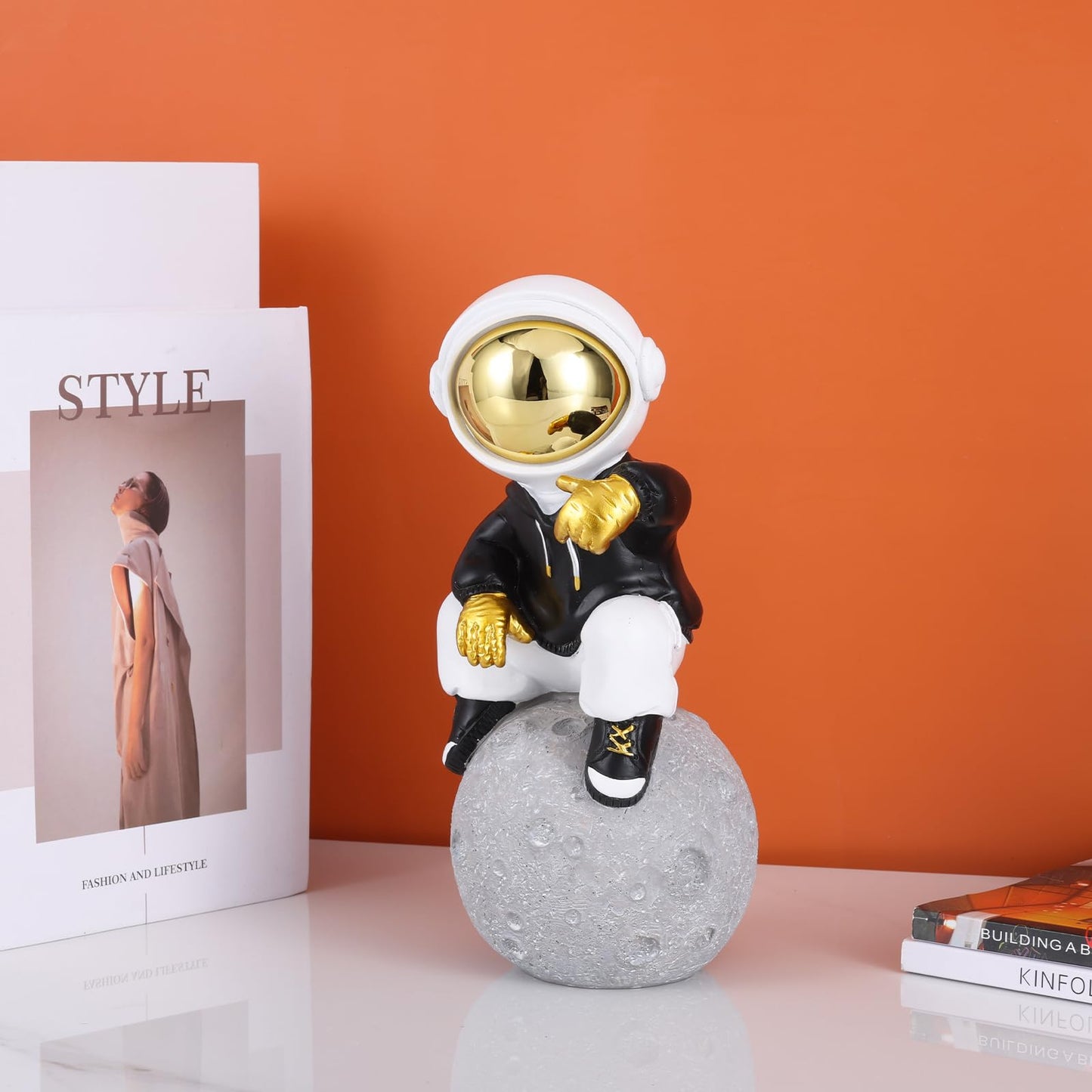 LCCCK Astronaut Figurine Spaceman Sculpture Black Gold Astronaut Statue Child Gifts Ornament Room Decor for Men,Home and Crafts Desktop Accessories Tabletop Decoration, Living Room, Office, Bookshelf