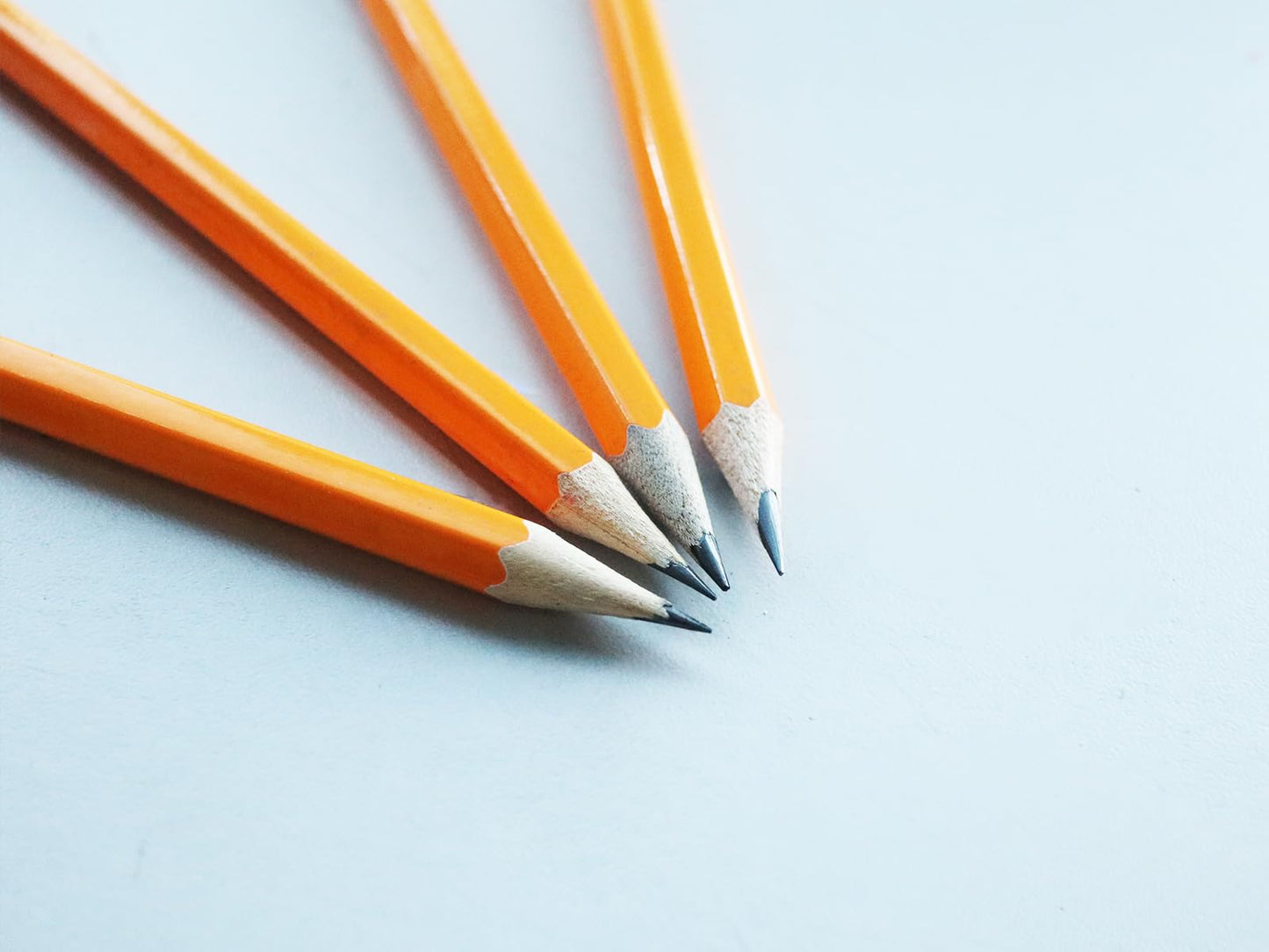 S & E TEACHER'S EDITION #2 HB Pencils 600 Count, Pre-Sharpened Wood-Cased Yellow Pencils with Top Erasers, Bulk Box for Classroom Teacher Supplies, Back to School & Testing