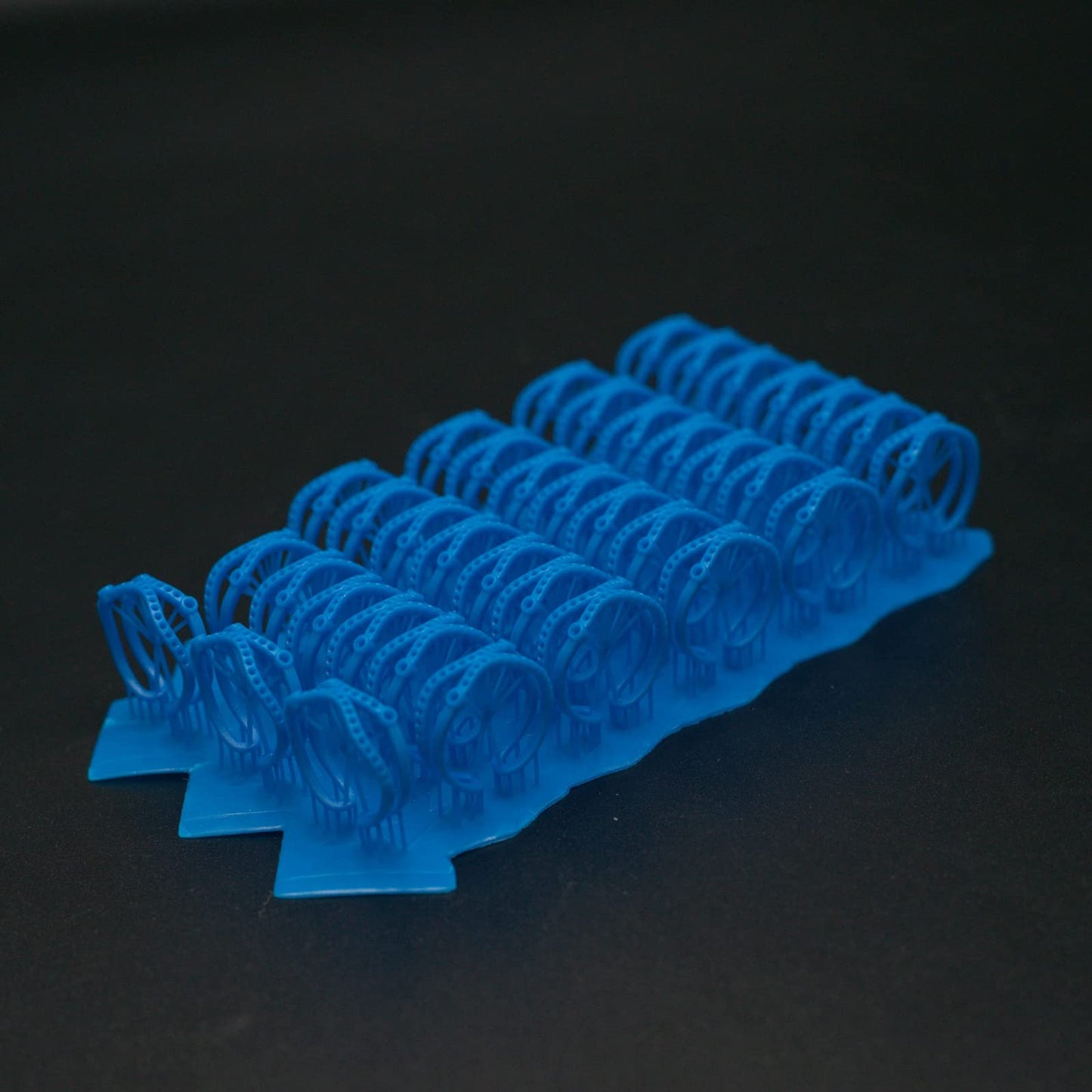 Siraya Tech Cast 3D Printer Resin Easier to Burn and Print Clean Burnout Great Smooth Surface High Resolution Castable 405nm UV-Curing Resin for Thicker Designs and Metal Parts (True Blue, 1kg)