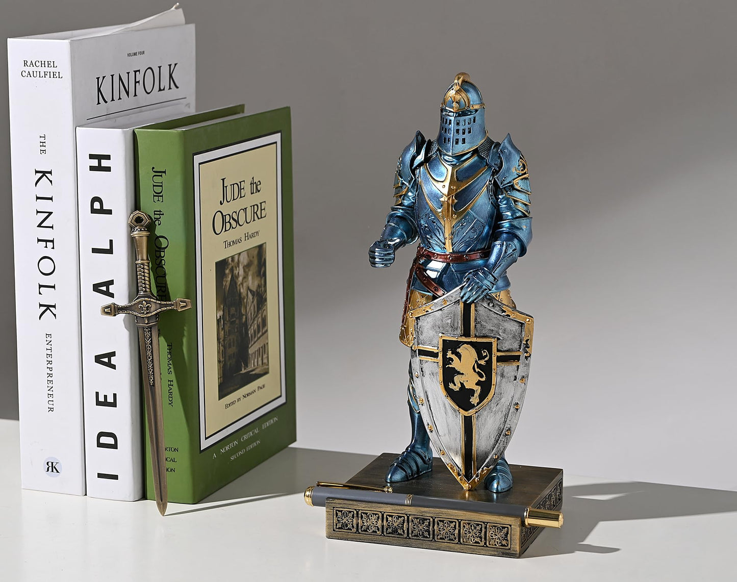 HDMbigmi King's Guard Ornament Knight Statue for Desk, Desktop Accessories Pen Holder Pen Stand Paperweight for Office and Home (Blue)