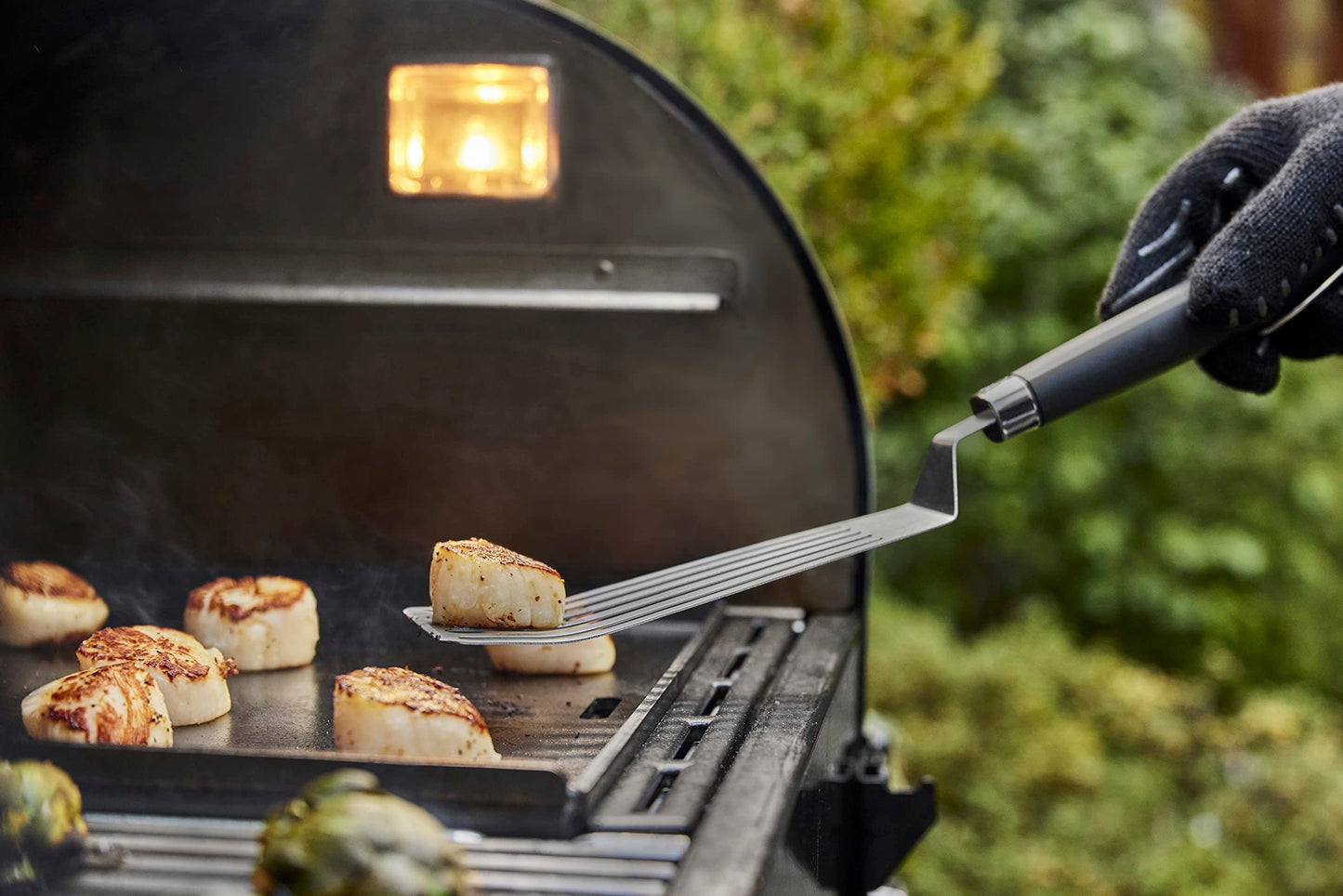 Weber Griddle Essential 5‑Piece Tool Set – Spatula, Flexible Spatula, Scraper & (2) Squeeze Bottles for Breakfast, Burgers & More - Easy Cooking & Cleanup, Grill Accessory Kit