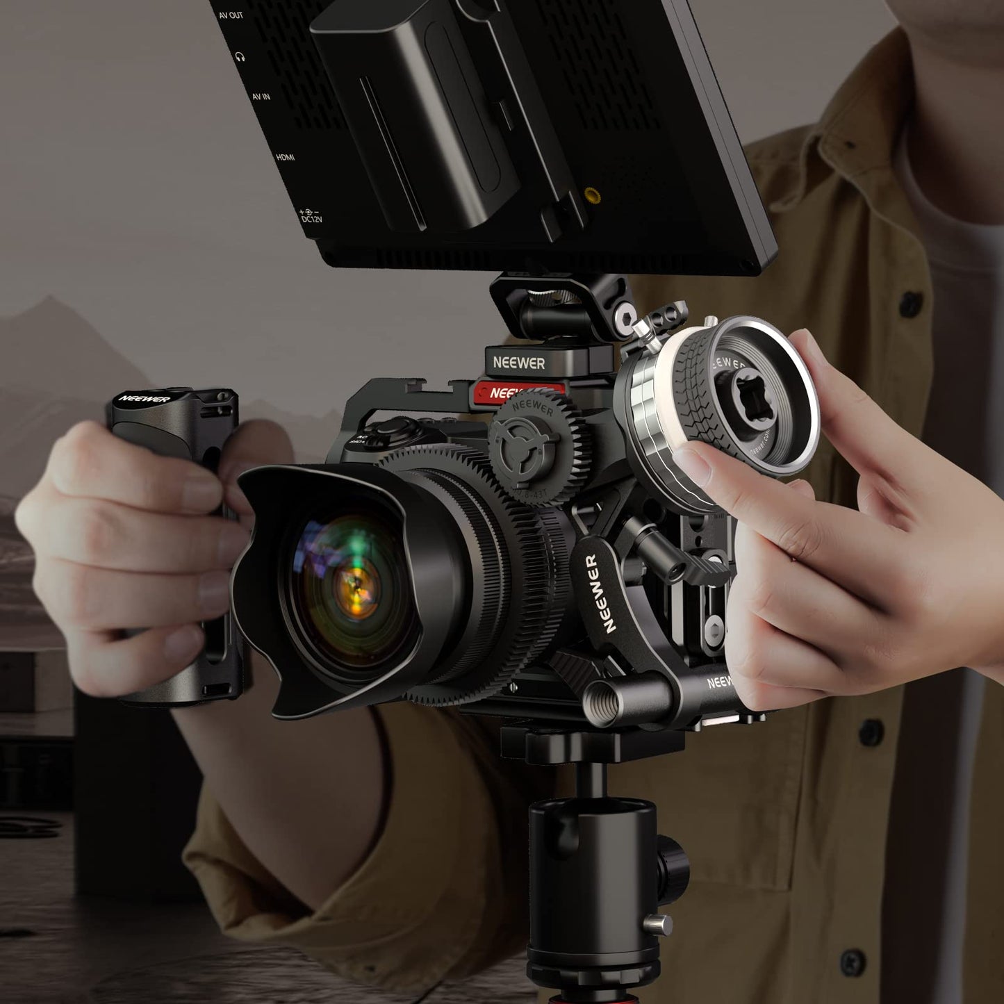 NEEWER Mini Follow Focus with A/B Stops, Lens Gear Ring, 15mm Rod & Rod Clamp for Cinema Camera, DSLR/Mirrorless Camera, Compatible with Lens Diameter Up to 114mm, PG001 (Silver)