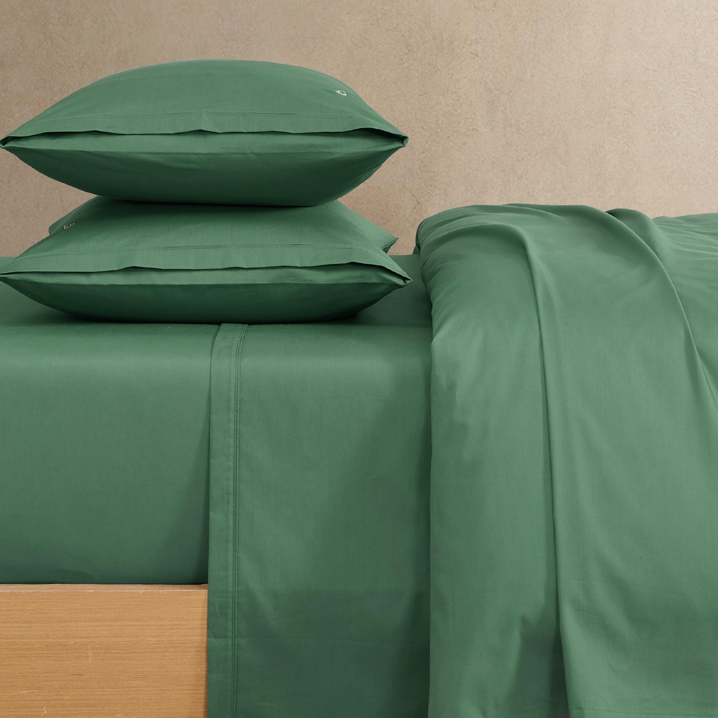 Lacoste 100% Cotton Percale 4-Piece Sheet Set – Crisp Cool Breathable All-Season Bedding, Oeko-Tex Certified, Soft Matte Finish, Durable Premium Cotton – Solid, Green, Queen