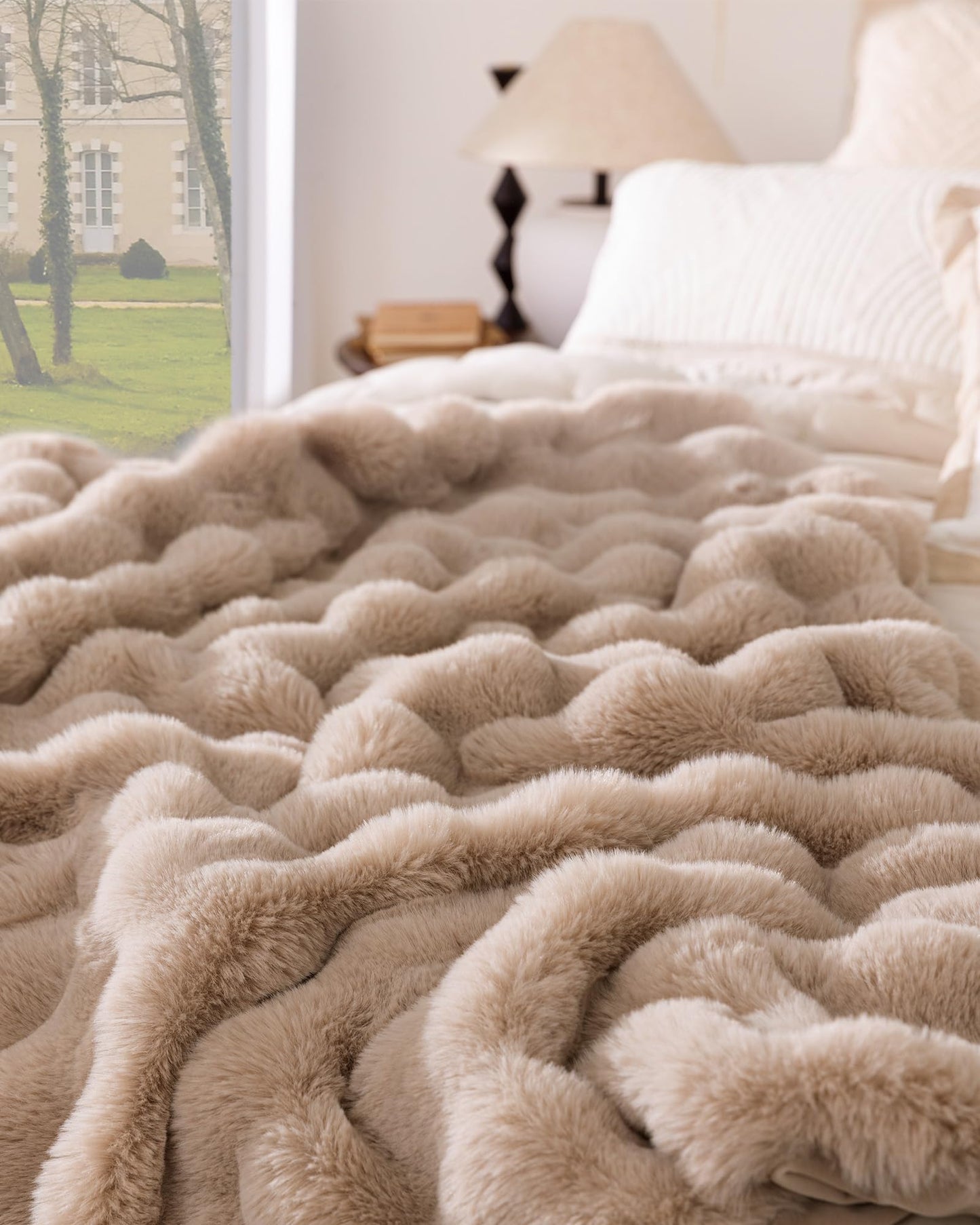 blunique Ultra Soft Cozy Faux Fur Throw Blanket, Fuzzy Plush Thick Bubble Blanket, Oversize Luxury Fluffy Blanket for Couch, Bed, and Living Room, 60x80 Inches, Light Brown