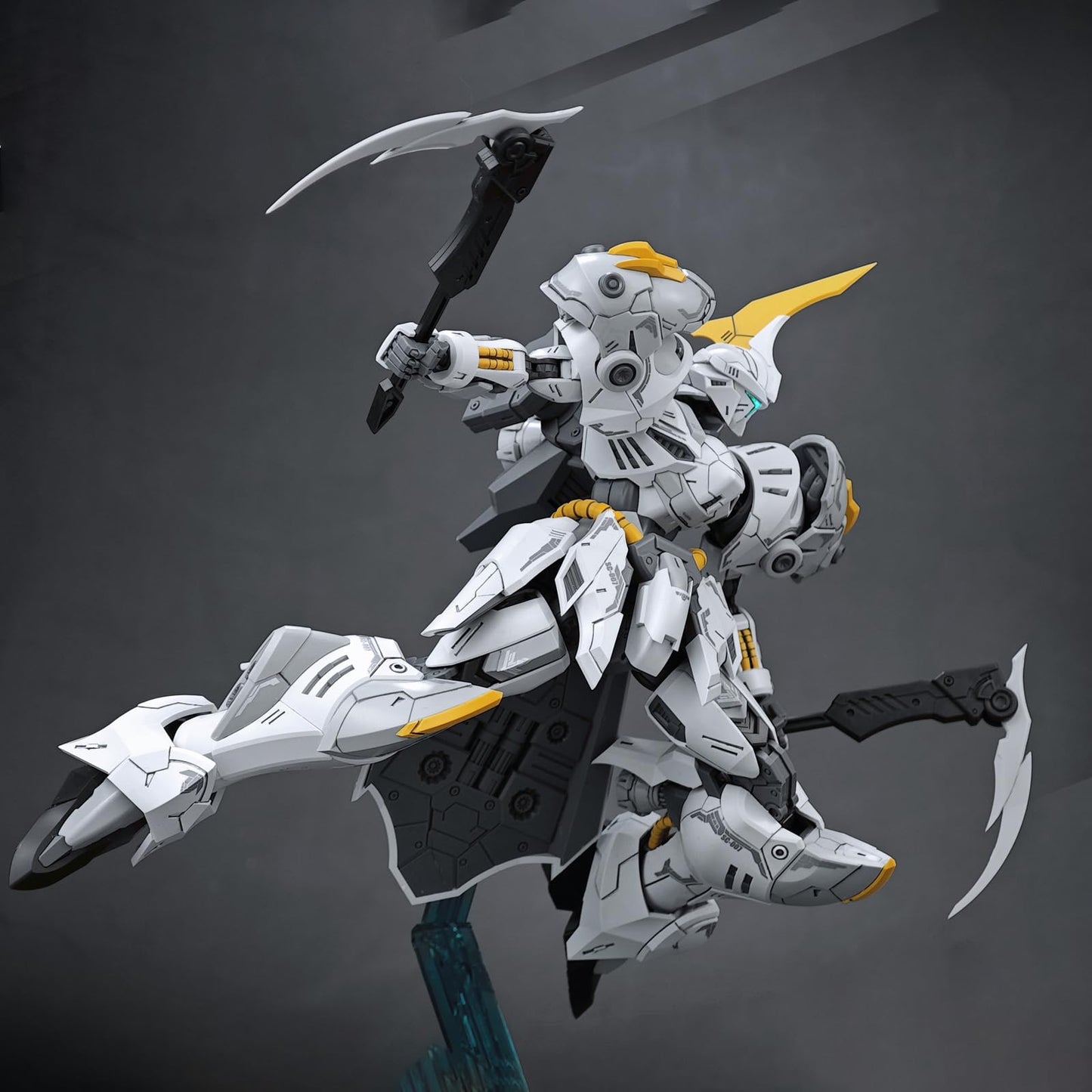 Pipigirl 1:144 Plastic Action Figures Kits, Iron Sickle Kay, 6.3 in Mecha Model, Easy to Assemble