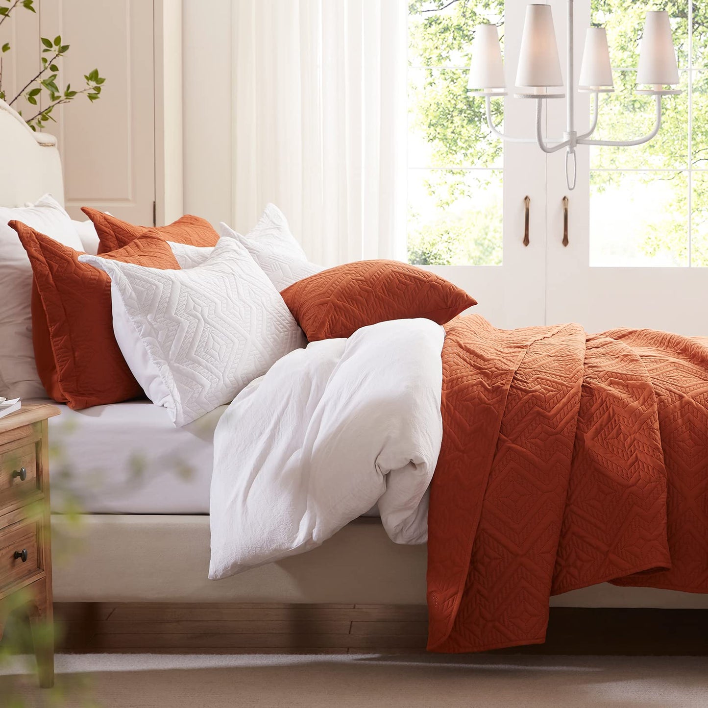 LEAONME Full/Queen Quilt Set 3 Pieces, Lightweight Burnt Orange/Rust Bedspread-90''x98'', Soft Microfiber Summer Quilt, Luxurious Warm Coverlet Set for All Seasons (Includes 1 Quilt, 2 Shams)