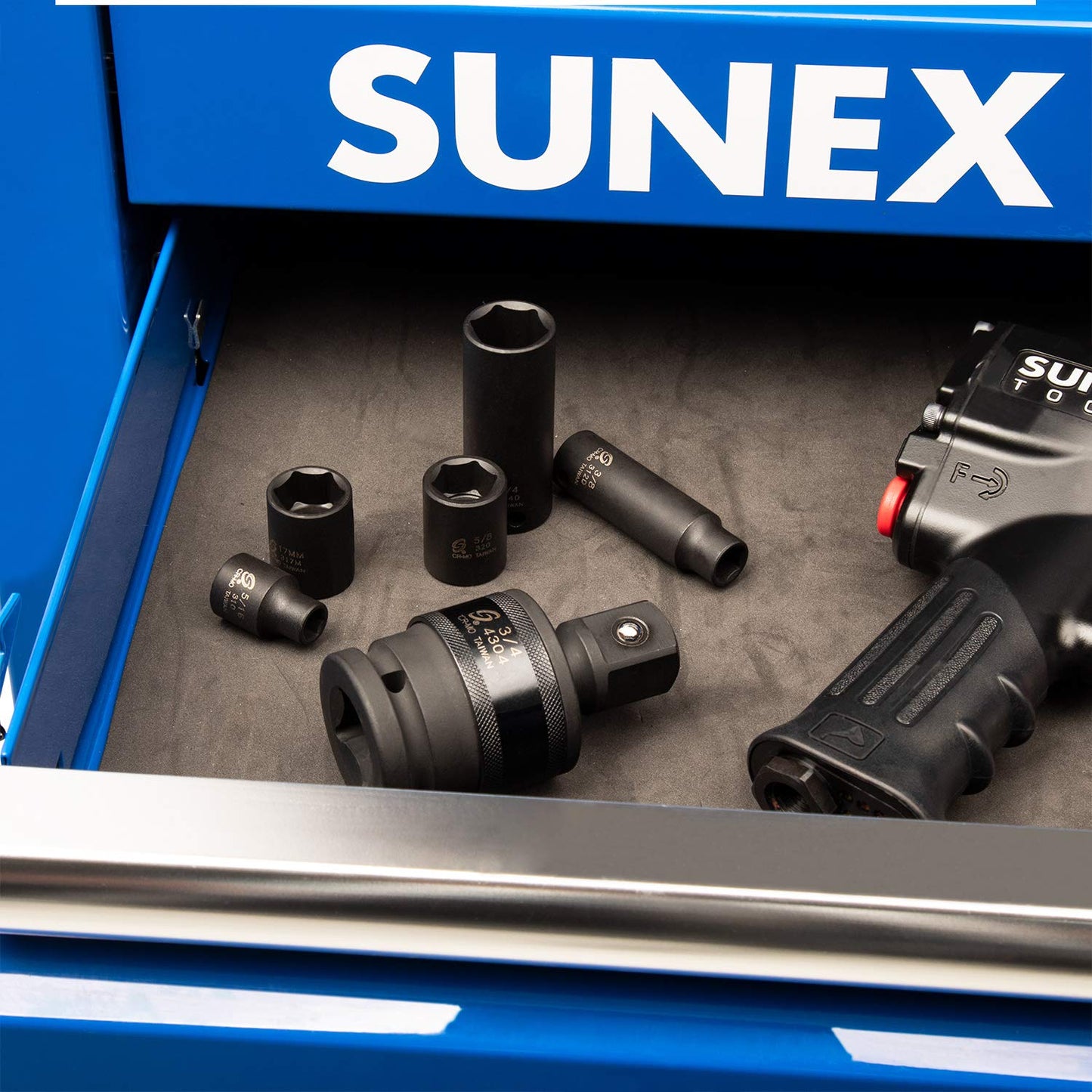 SUNEX TOOLS 4304, 3/4 Inch Drive, Universal Impact Joint, Cr-Mo Steel, Radius Corner Design, Flexible, Meets ANSI Standards
