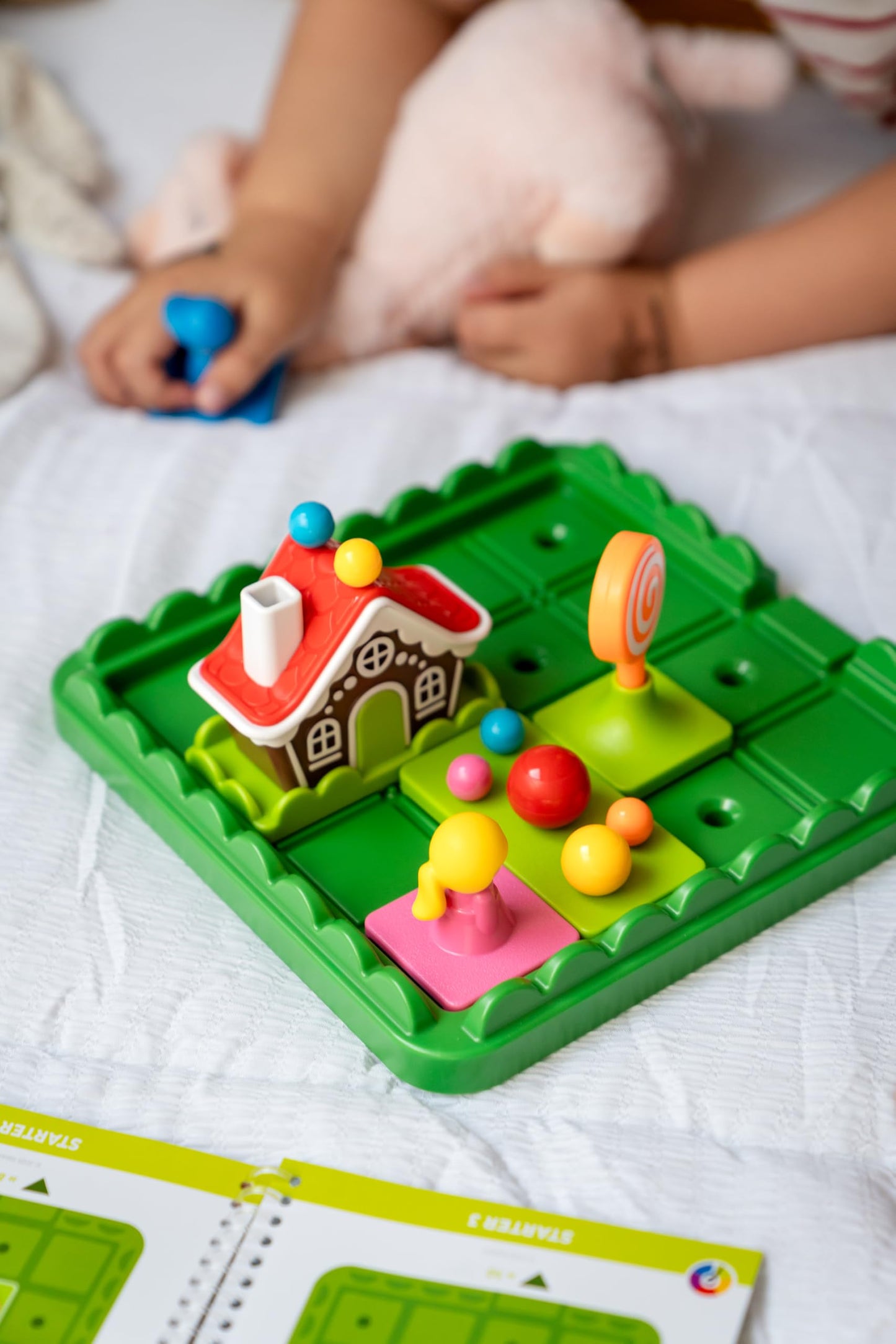 SmartGames Hansel & Gretel’s Candy Adventure – Preschool Logic Game with 48 Challenges, STEM Puzzle Toy for Ages 4–7, Single Player Brain Game with Fairy Tale Theme