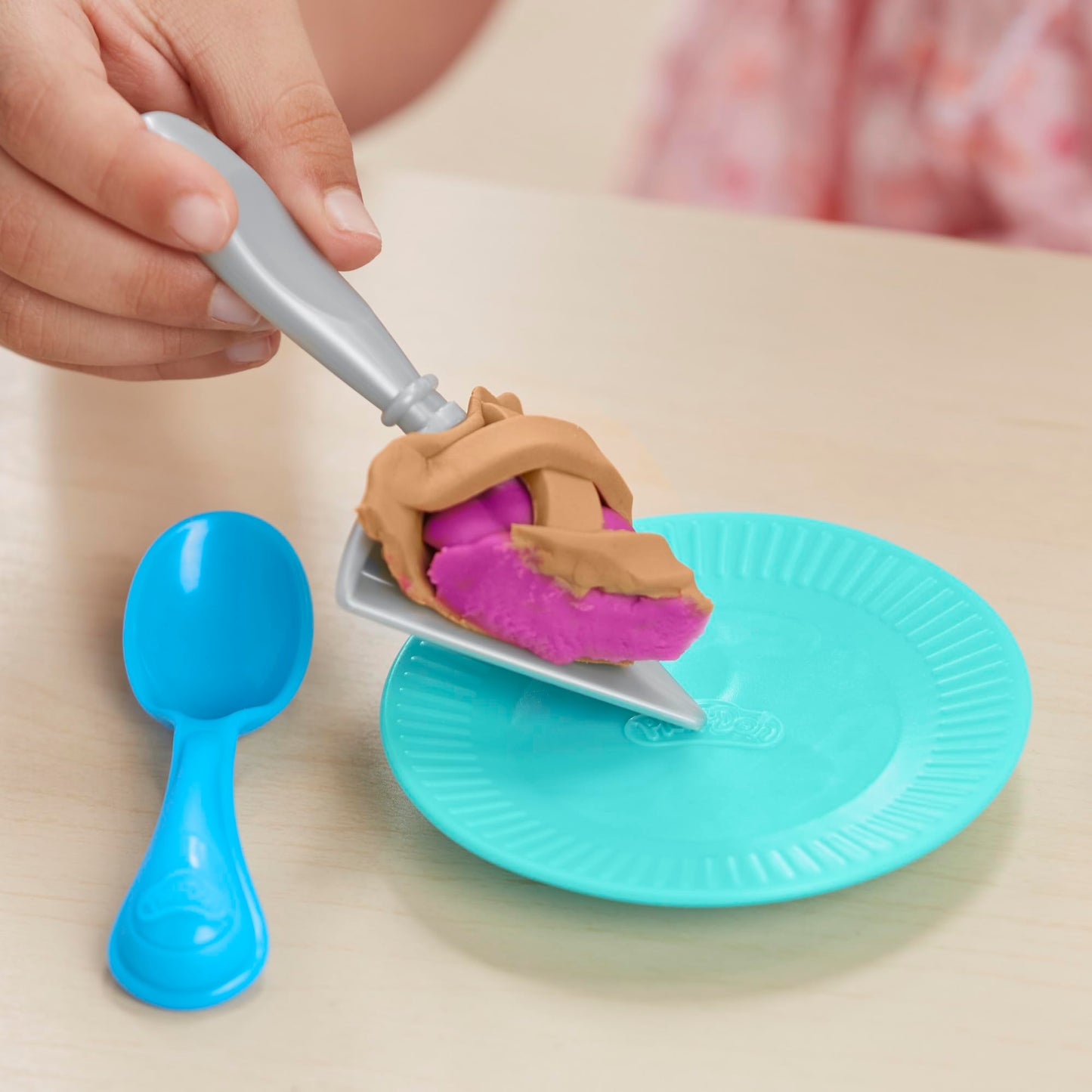 Play-Doh Farmer's Market Toy Kitchen Playset with 28 Play Food Accessories & 11 Colors Including Specialty Smoothie Can (Amazon Exclusive)
