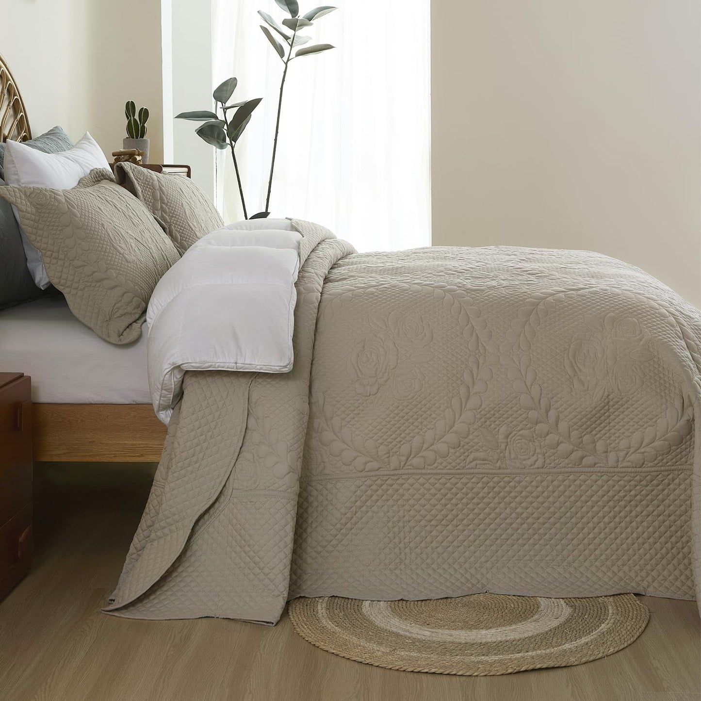 EVENHUG Oversized King Bedspreads California King Quilt Set with Pillow Shams Extra Wide Large King Size Quilts Lightweight Coverlet Bedding Sets Taupe 120"x120"