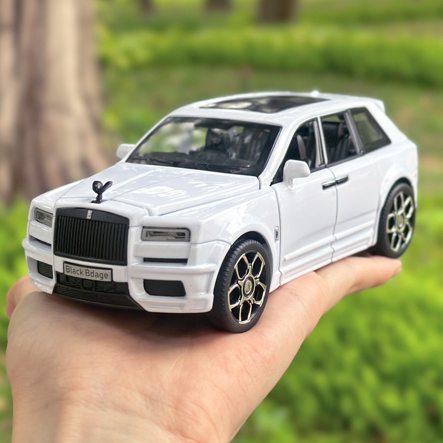 OANMYJJO Collectibles Exquisite Car Model 1:32 Rolls-Royce Cullinan Die-Cast Metal Model, Toy Cars with Light and Sound, Car Toys Gifts for 3+ Year Old Kids