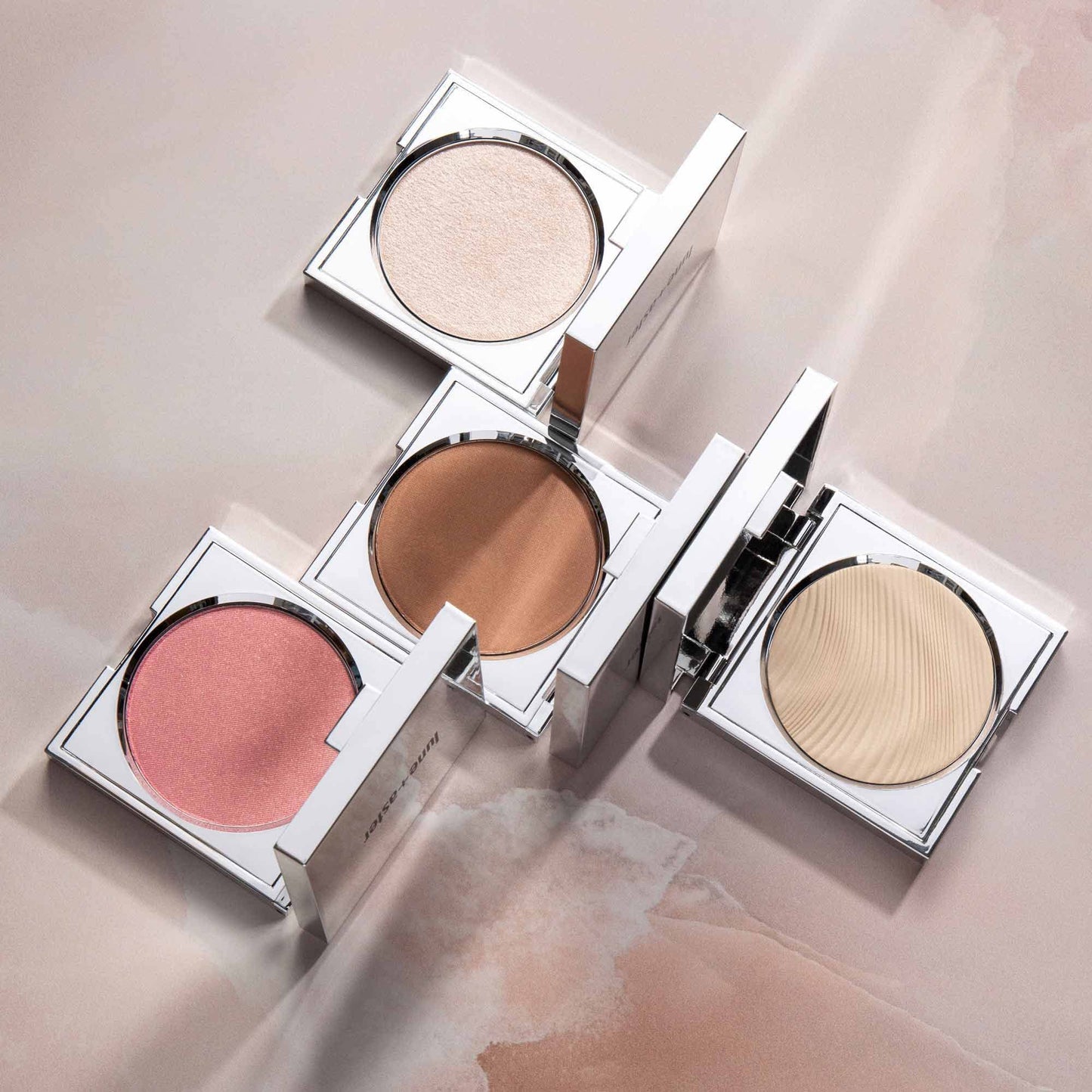 Lune+Aster SuperStar Translucent Pressed Powder - The ultimate universal talc-free translucent pressed powder with vitamin E, licorice and apple seed extract.