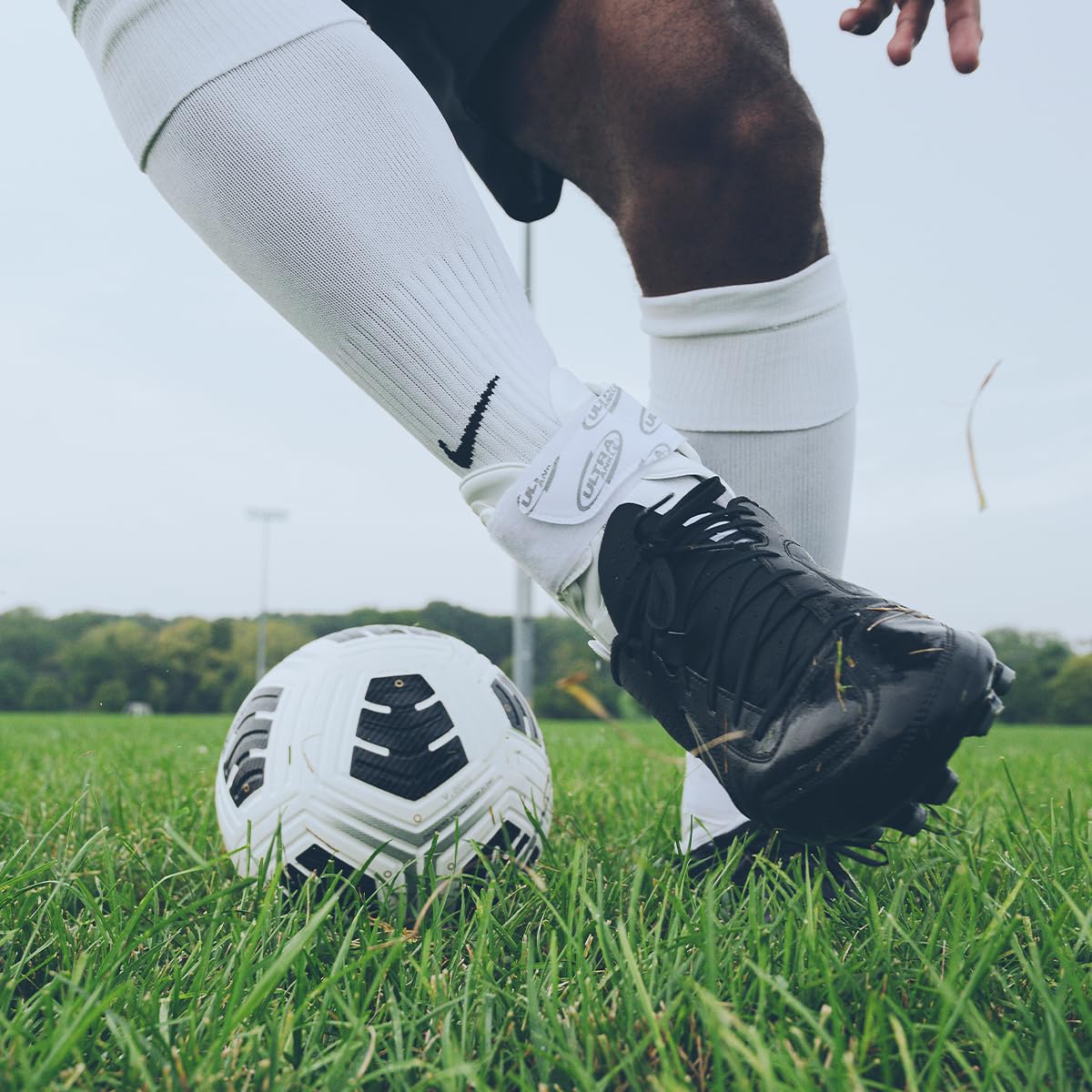Ultra Zoom - Ankle Braces for Men and Women - Ankle Support for Injury Prevention and Recovery - Ankle Stabilizer with Custom Form Fit and 100% Mobility - Ankle Protector for Athletes of All Sports