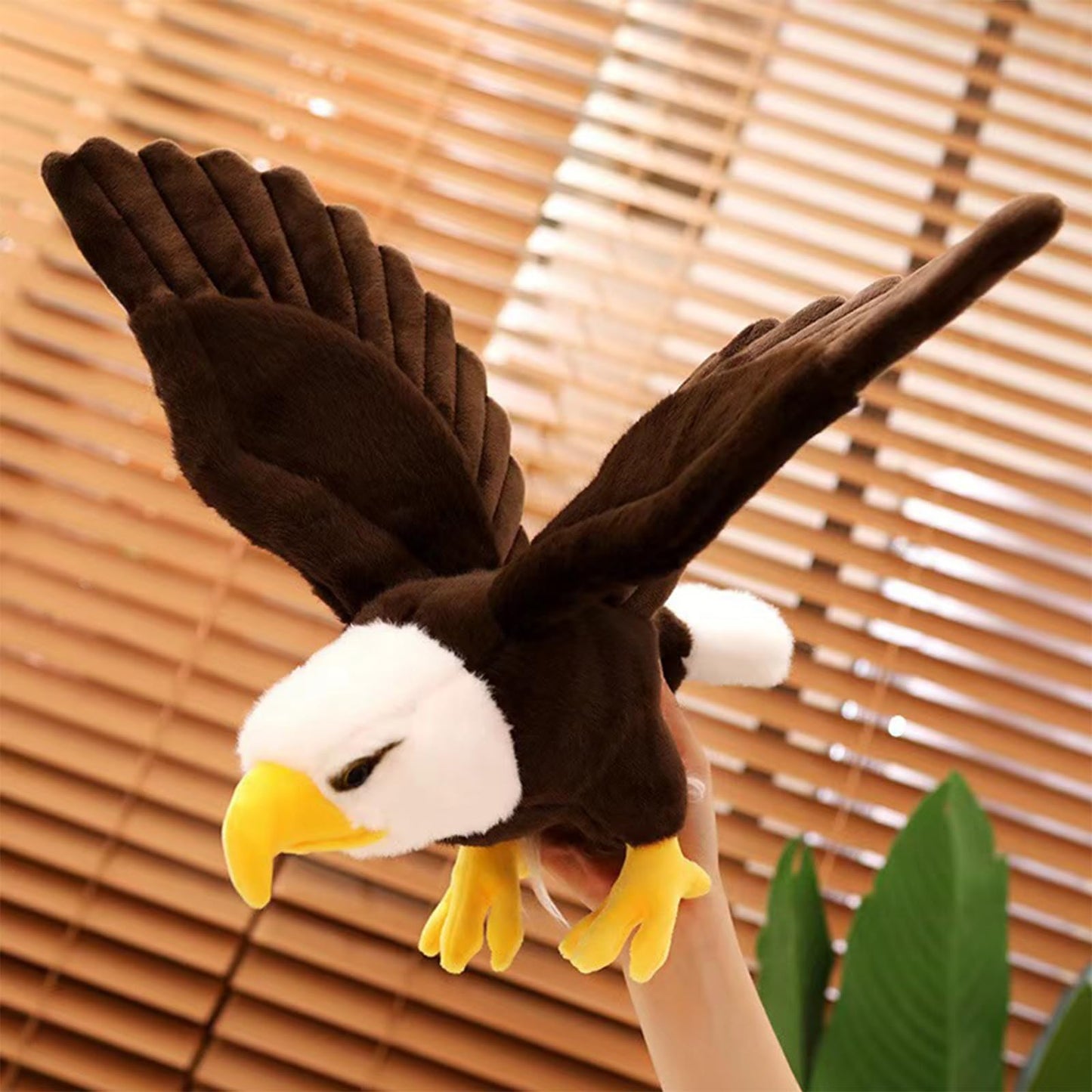 ZWLCWYBDBD Adorable Bald Eagle Plush Toy - Stuffed Animal with Bendable and Stretchable Wings, Perfect for Gifts or Home Decor（23.6 in）