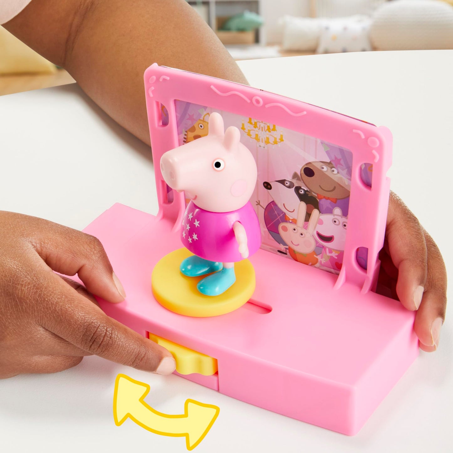 Peppa Pig Peppa’s Dance Party Playset with House, 2 Figures, and 6 Accessories, Preschool Toys for Girls and Boys Ages 3 and Up