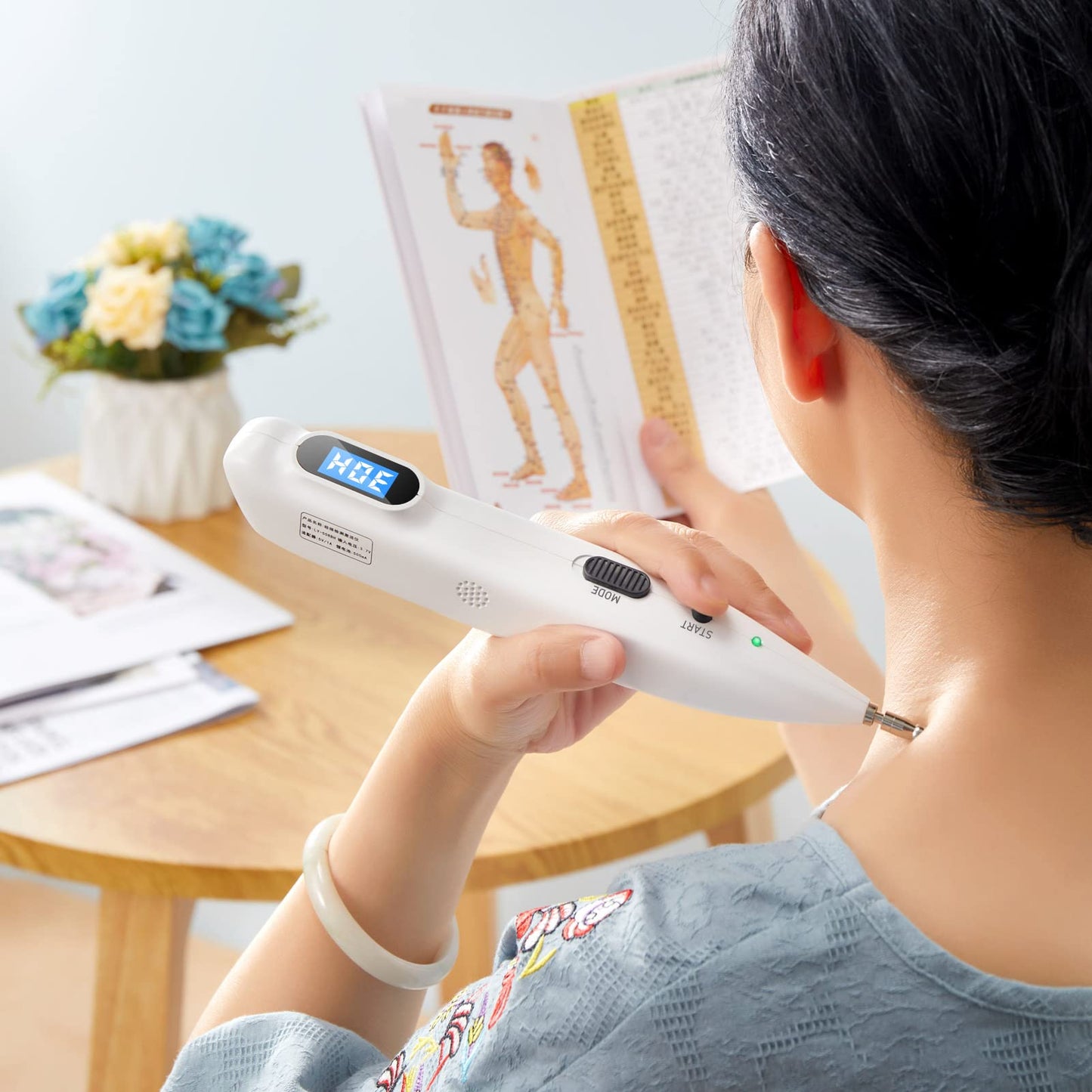 Electronic Acupuncture Pen Rechargeable Electric Acupressure Pen Meridian Finder excel ii lt Stimulator Acupoints Automatically with 2 Massage Heads