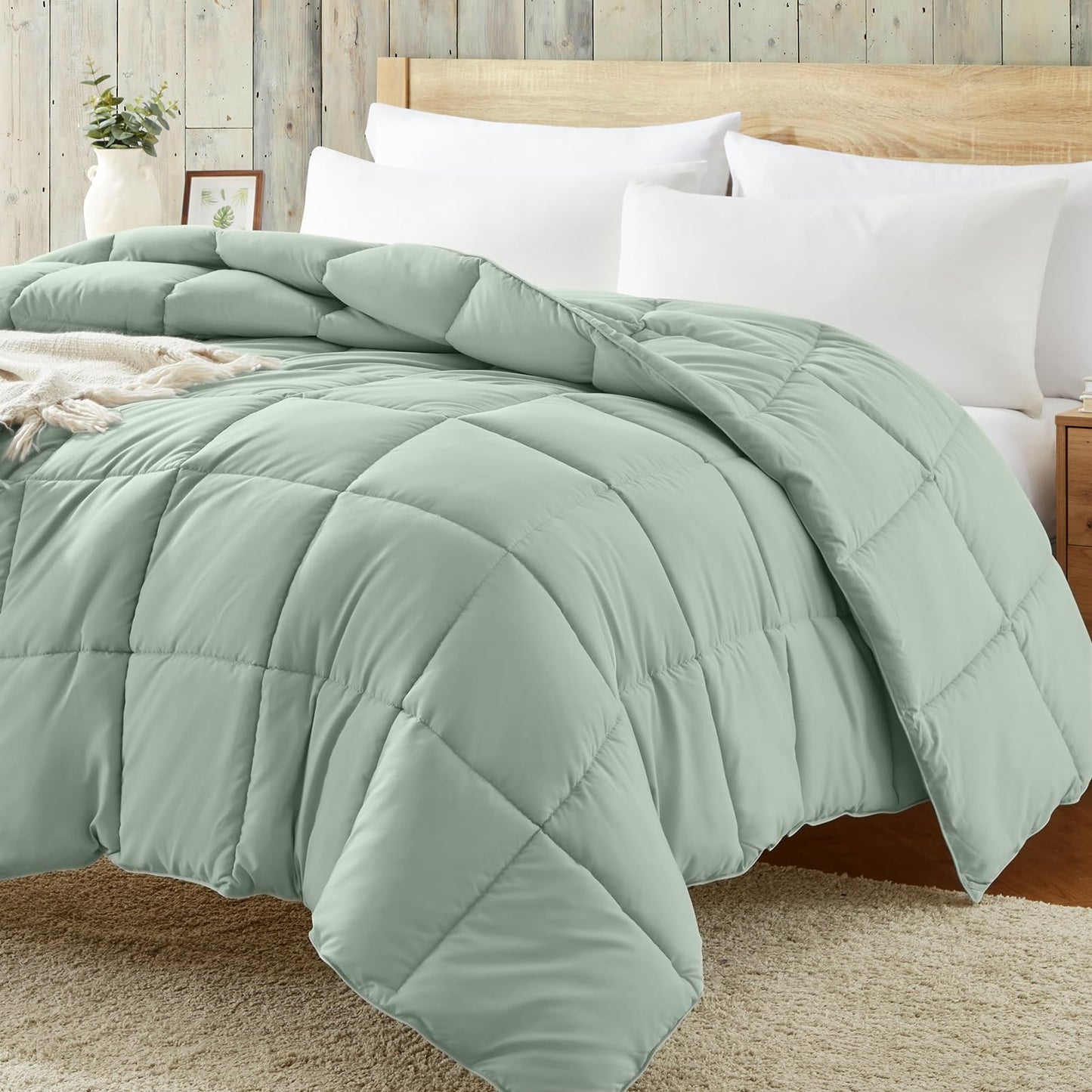 Homelike Moment Comforters Queen Size - Green Duvet Insert Down Alternative Bed Queen Comforter, Lightweight Bedding Comforter Full Size Quilted Soft All Season Solid Green
