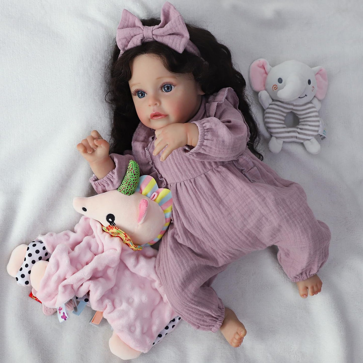 SCOM Lifelike Reborn Baby Dolls, 18 Inch Realistic Newborn Baby Girl Doll Cute Real Life Silicone Baby Doll with Soft Weighted Cloth Body Gift Accessories for 3+ Year Old Girls Boys Toddlers Kids