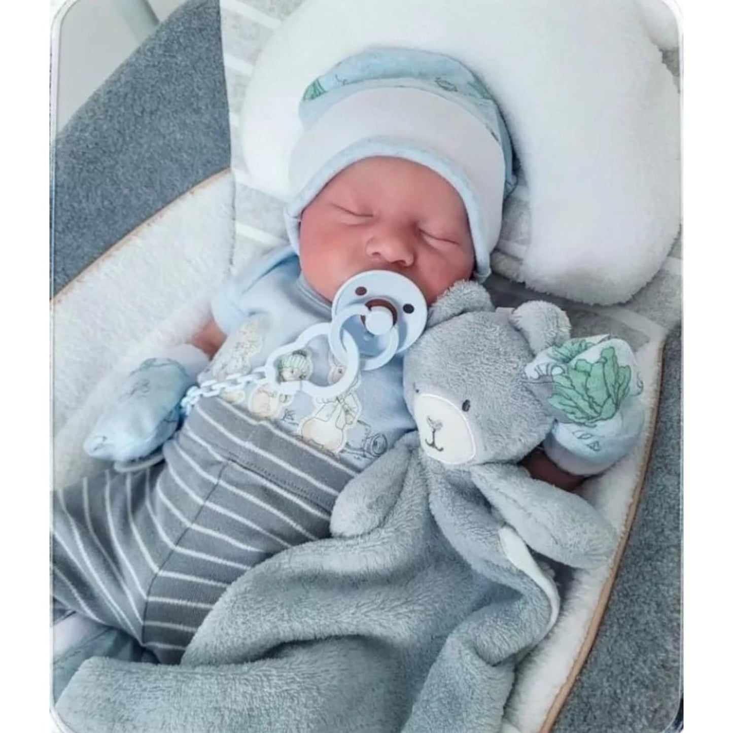 Realistic Reborn Dolls Levi - 18 Inch Lifelike Sleeping Baby Boy That Look Real Soft Cloth Body Newborn Baby Dolls Poseable Advanced Painted with Gift Box Set for Kids Age 3+