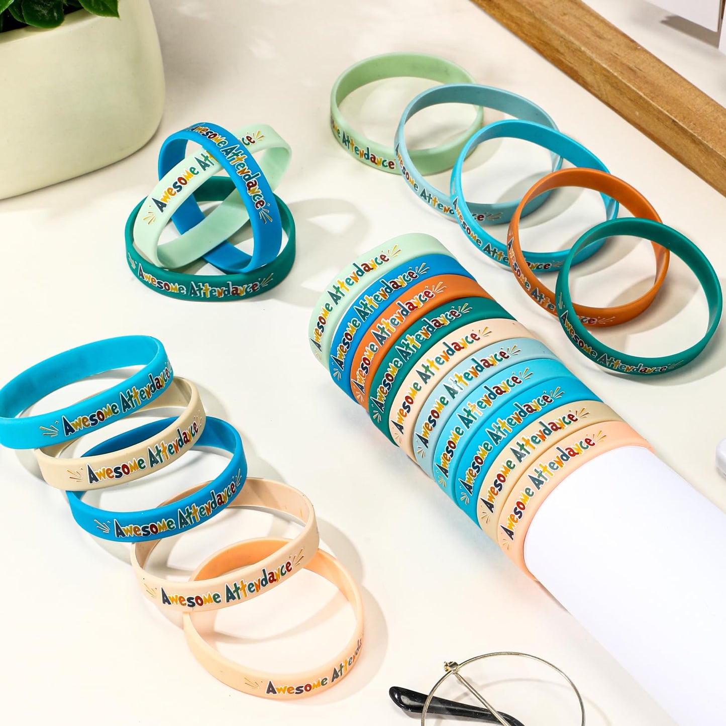 Dunzoom 200 Pcs Awesome Attendance Wristbands for Students, Perfect Attendance Awards for Classroom Prizes, Unisex Stretch Silicone Motivational Wristbands for Student from Teacher Classroom Prizes